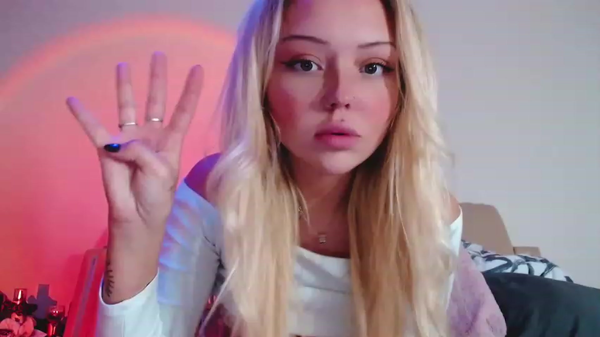 Gallery image thumbnail from Sk8Gurl420's myfreecams stream on, 01/03/2023, 19:44 image 6 of 20