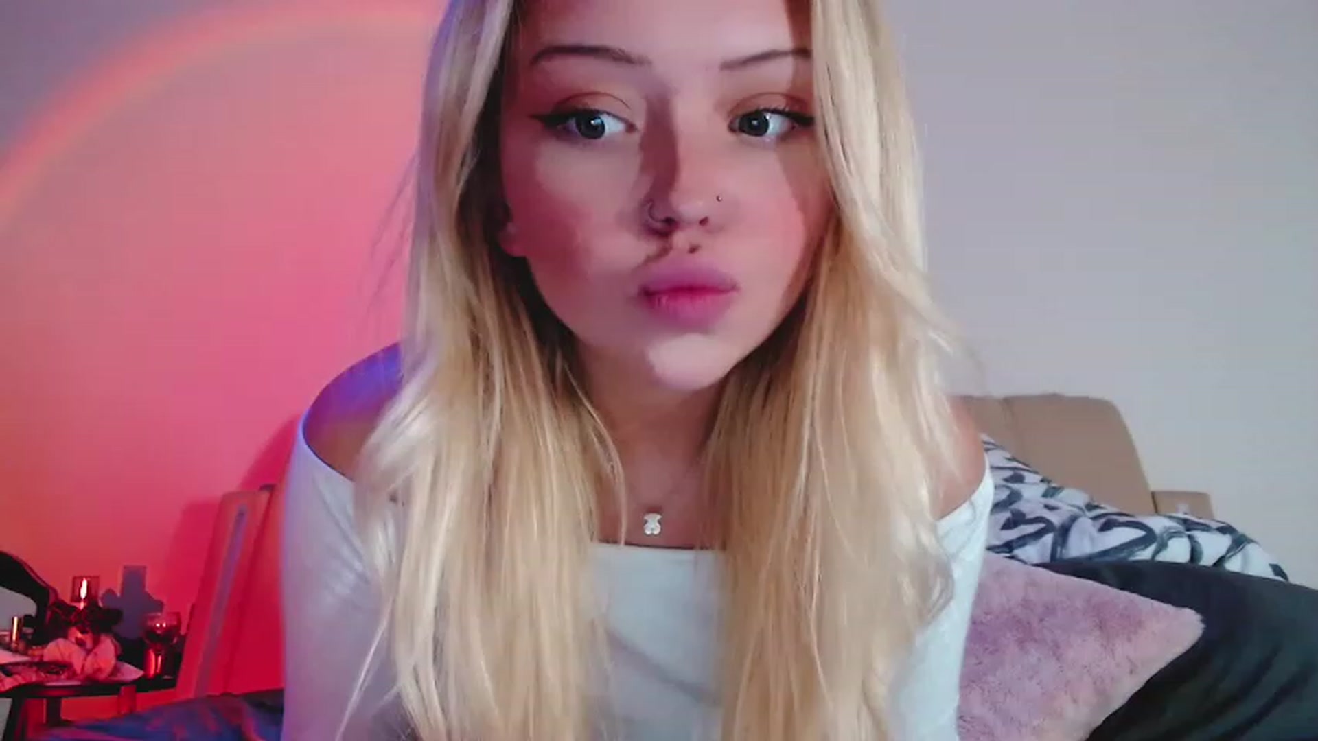 Gallery image thumbnail from Sk8Gurl420's myfreecams stream on, 01/03/2023, 19:44 image 10 of 20