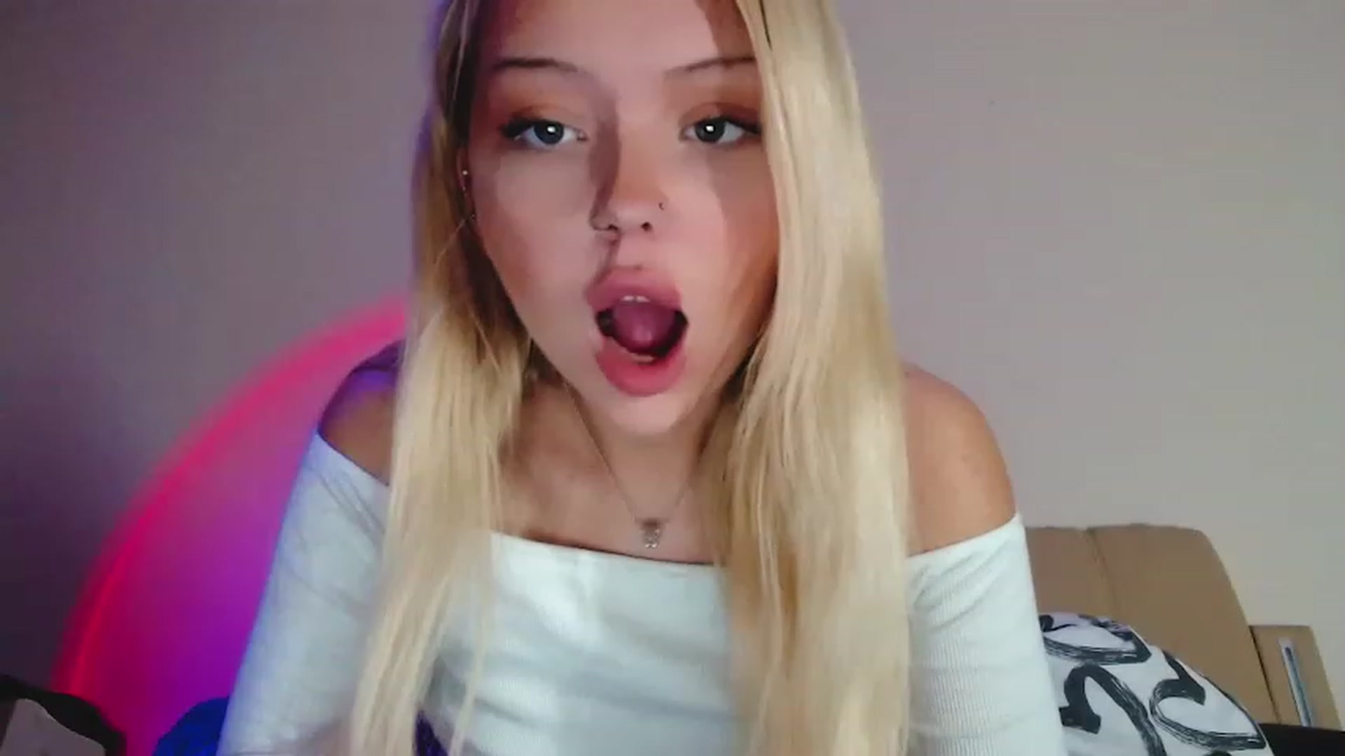 Gallery image thumbnail from Sk8Gurl420's myfreecams stream on, 01/06/2023, 18:24 image 4 of 20