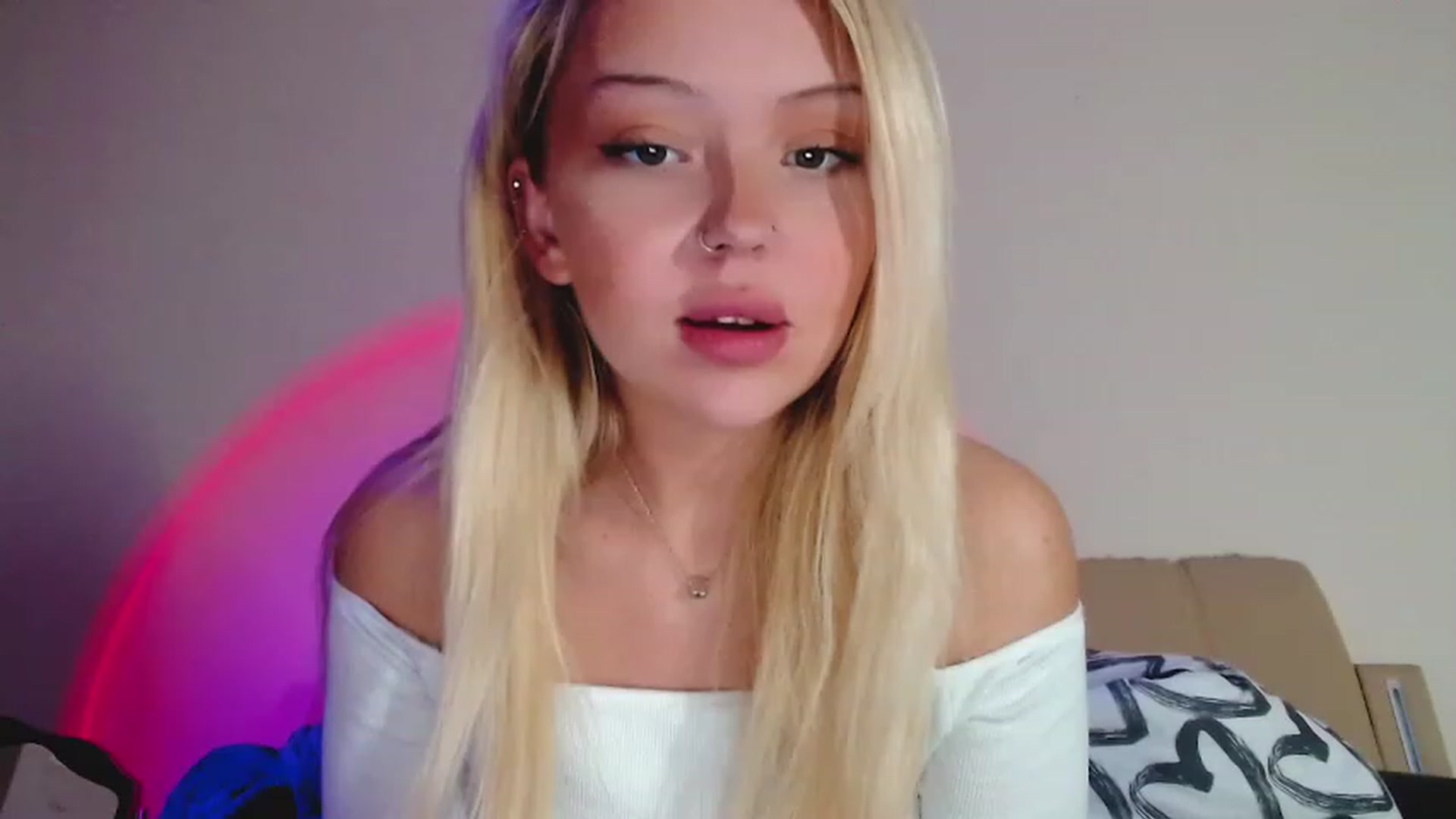 Gallery image thumbnail from Sk8Gurl420's myfreecams stream on, 01/06/2023, 18:24 image 6 of 20