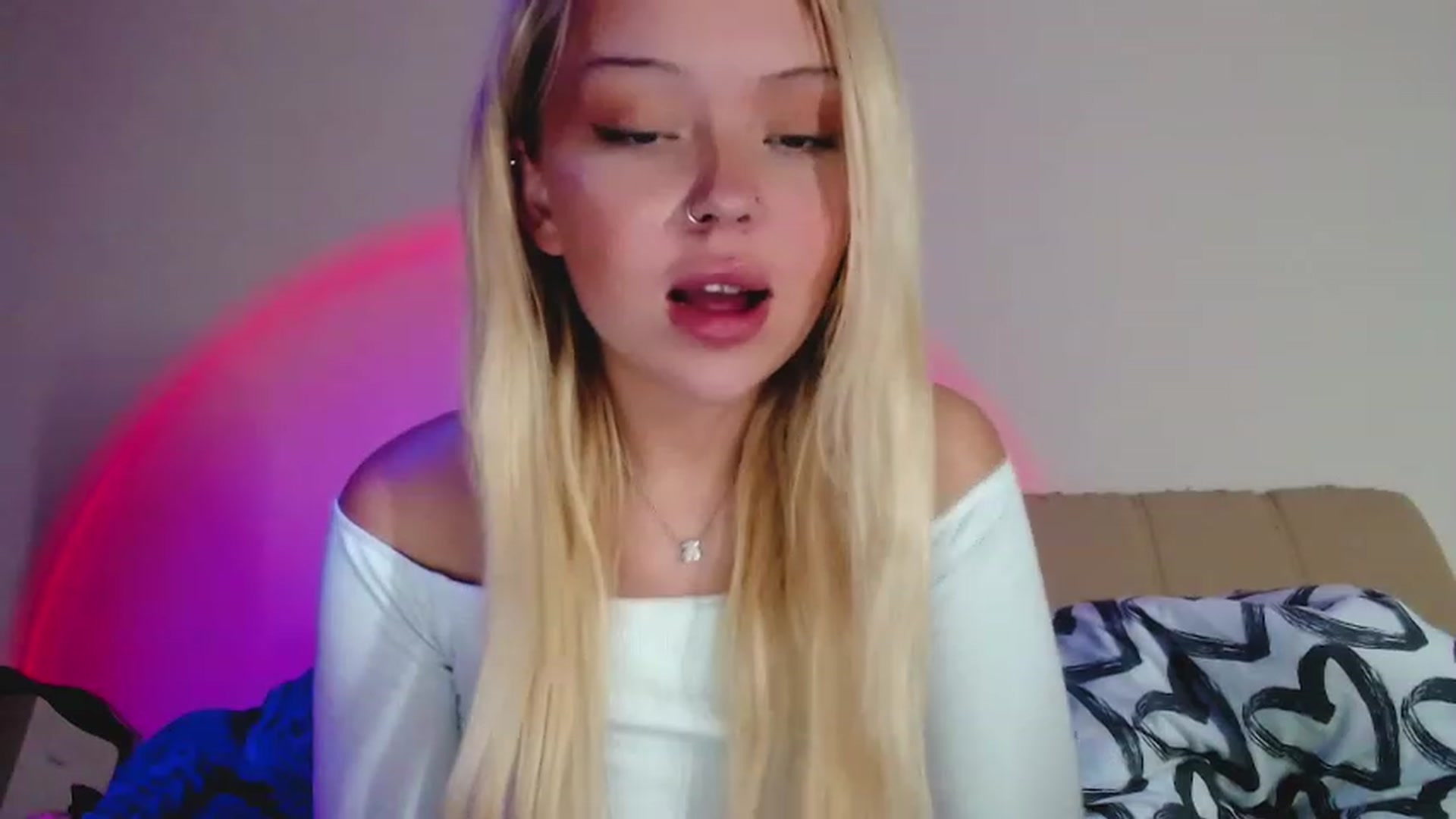 Gallery image thumbnail from Sk8Gurl420's myfreecams stream on, 01/06/2023, 18:24 image 16 of 20