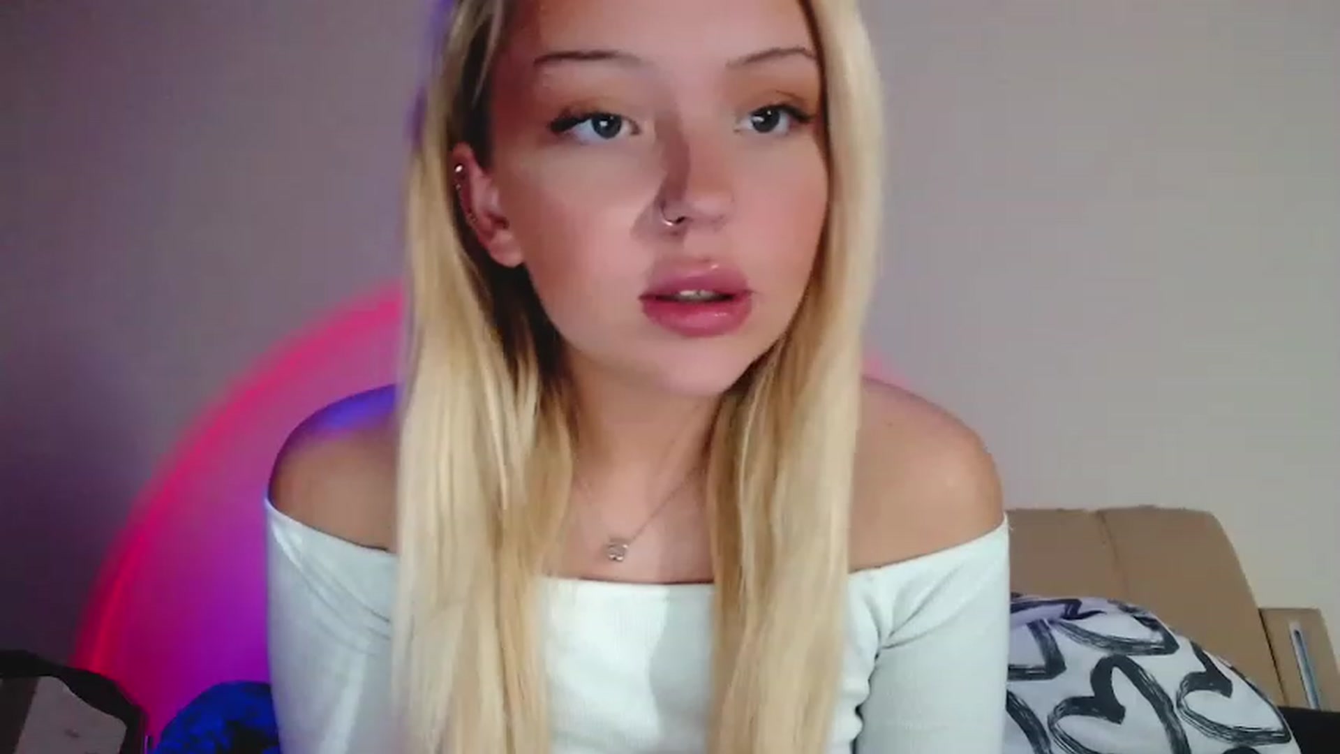 Gallery image thumbnail from Sk8Gurl420's myfreecams stream on, 01/06/2023, 18:24 image 8 of 20