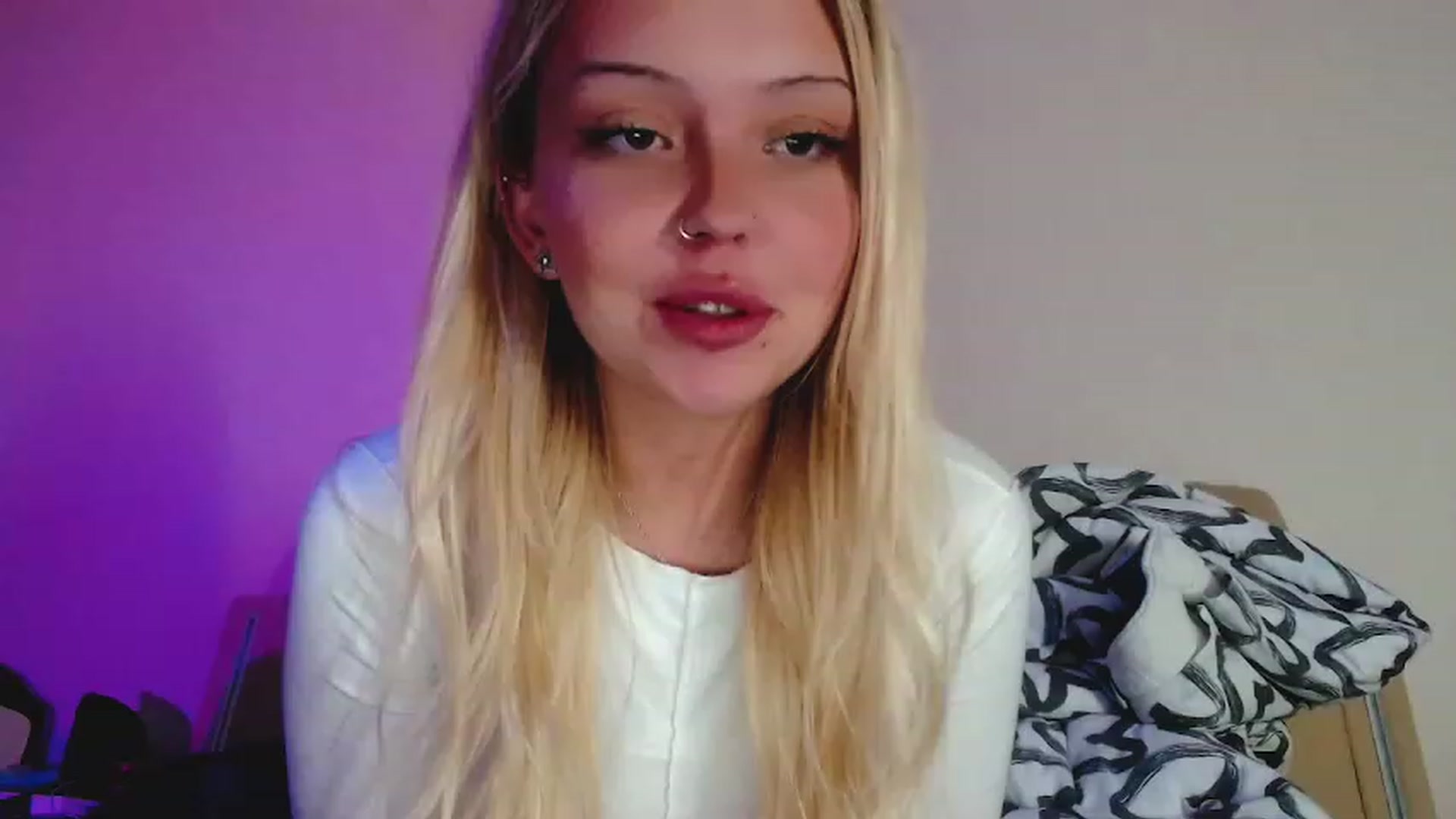 Gallery image thumbnail from Sk8Gurl420's myfreecams stream on, 01/08/2023, 19:04 image 18 of 20