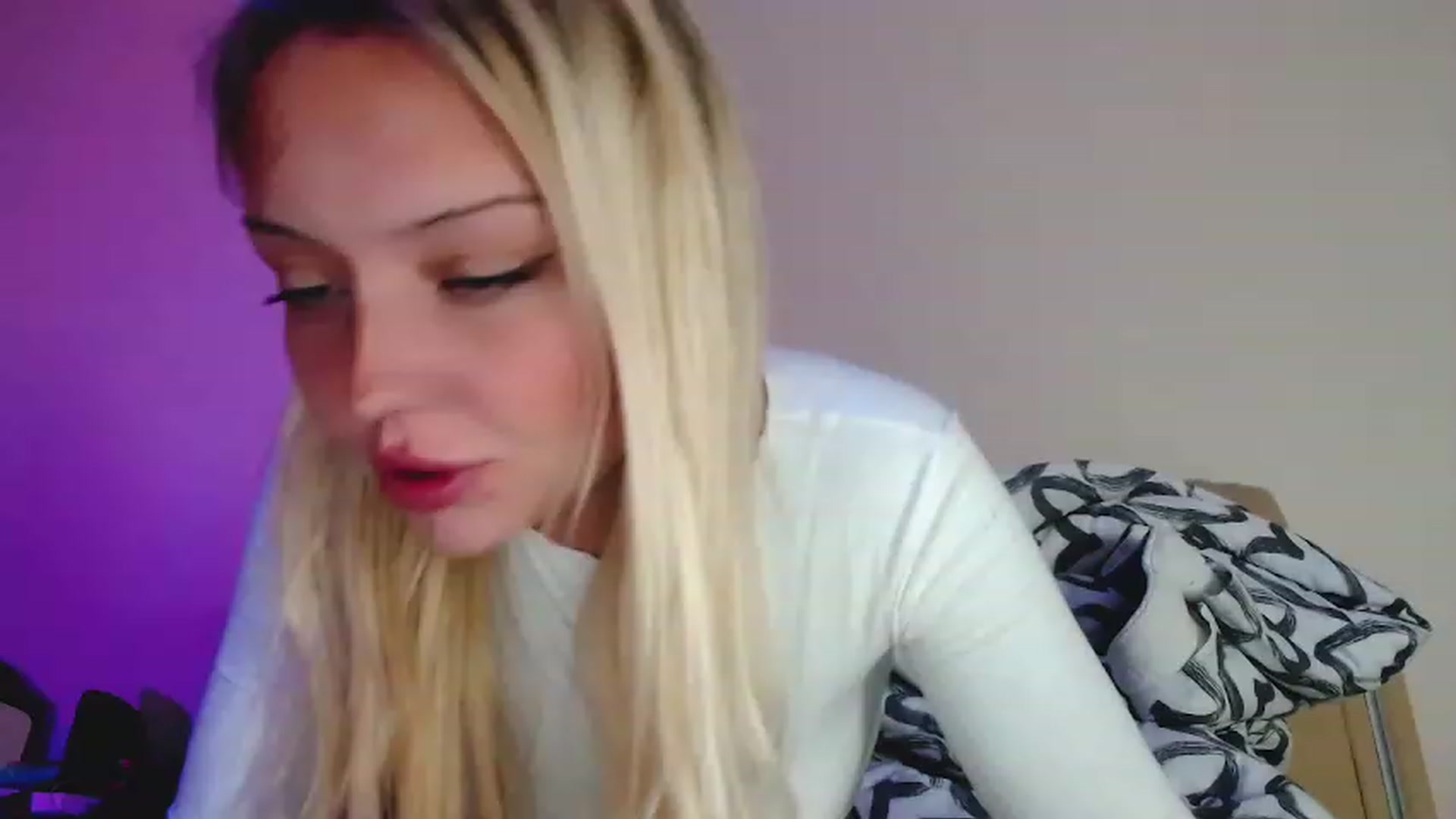 Gallery image thumbnail from Sk8Gurl420's myfreecams stream on, 01/08/2023, 19:04 image 14 of 20