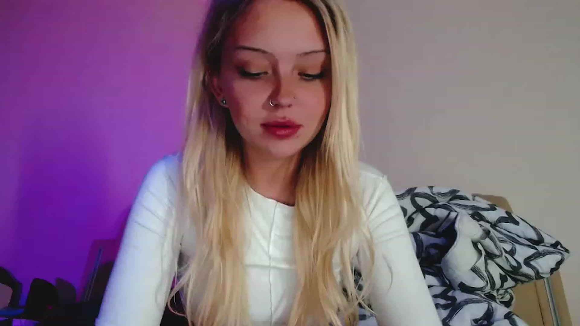Gallery image thumbnail from Sk8Gurl420's myfreecams stream on, 01/08/2023, 19:04 image 5 of 20