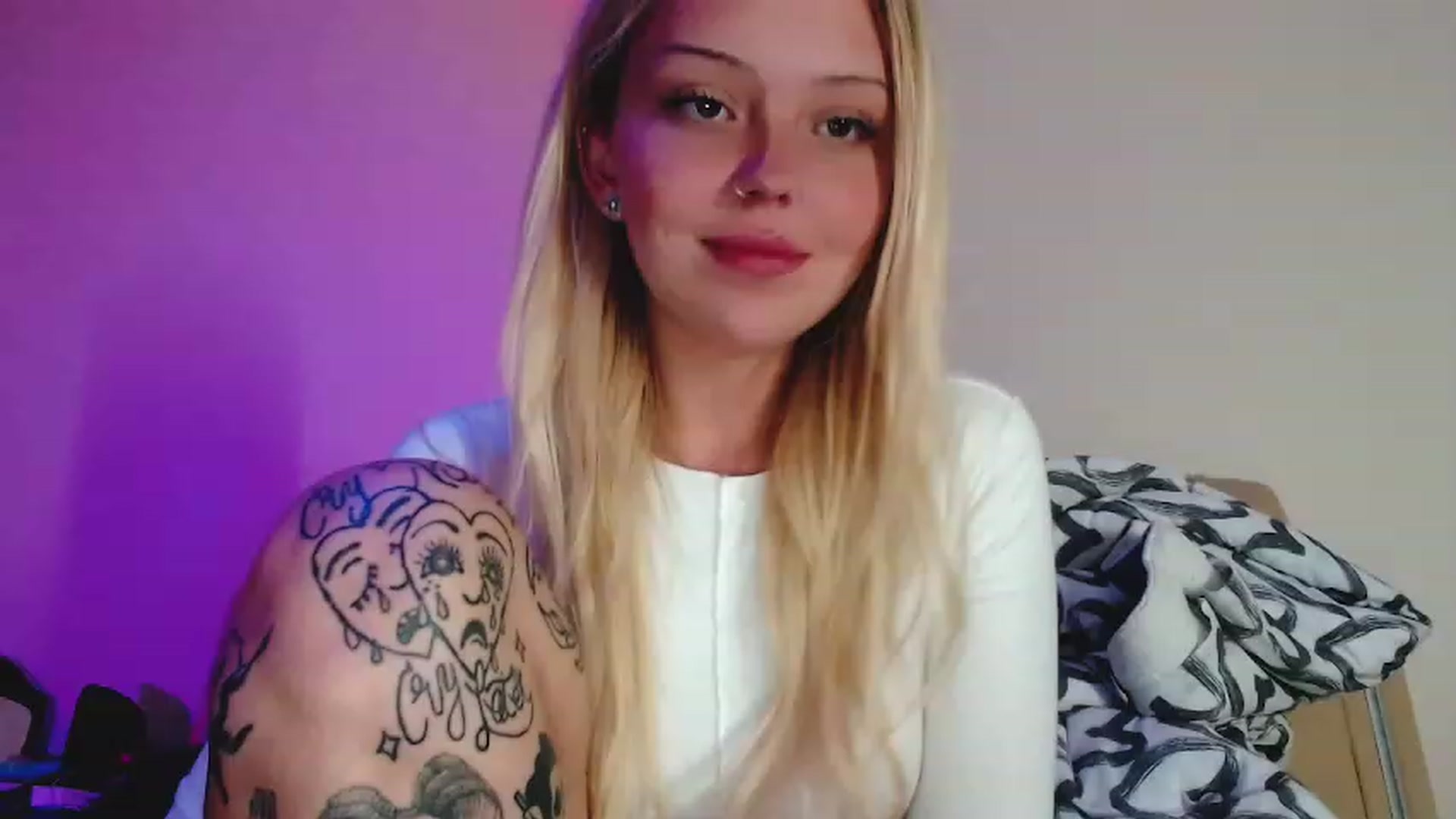 Gallery image thumbnail from Sk8Gurl420's myfreecams stream on, 01/08/2023, 19:04 image 19 of 20