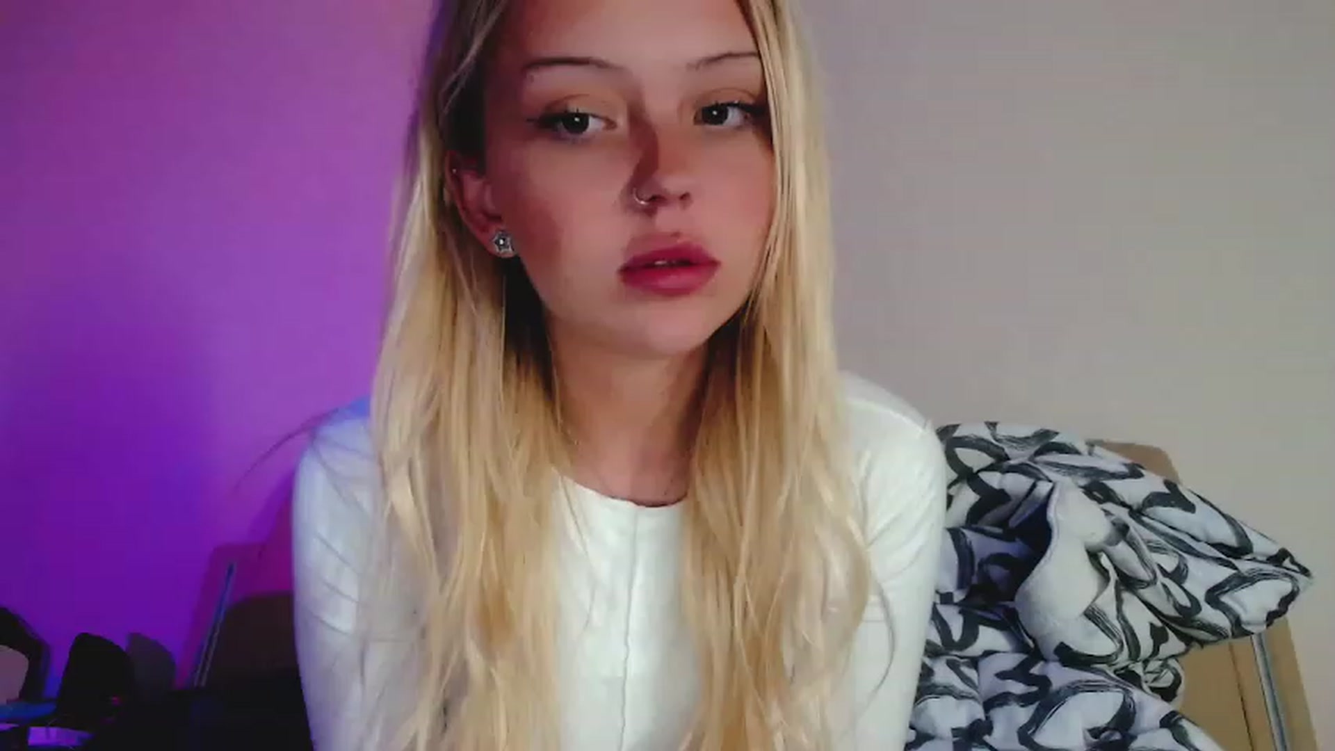Gallery image thumbnail from Sk8Gurl420's myfreecams stream on, 01/08/2023, 19:04 image 15 of 20