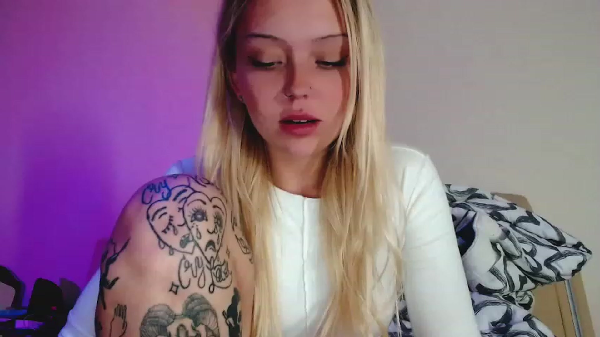 Gallery image thumbnail from Sk8Gurl420's myfreecams stream on, 01/08/2023, 19:04 image 20 of 20