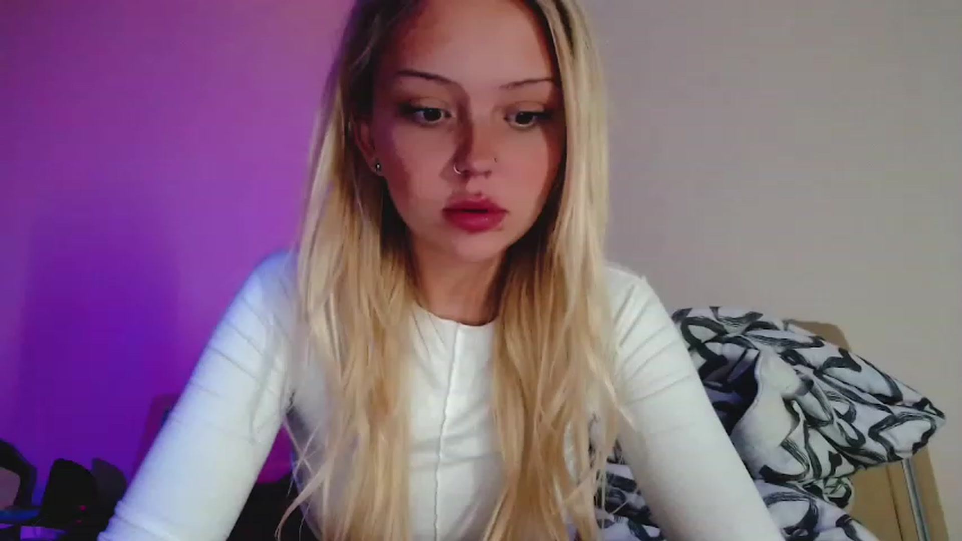 Gallery image thumbnail from Sk8Gurl420's myfreecams stream on, 01/08/2023, 19:04 image 10 of 20
