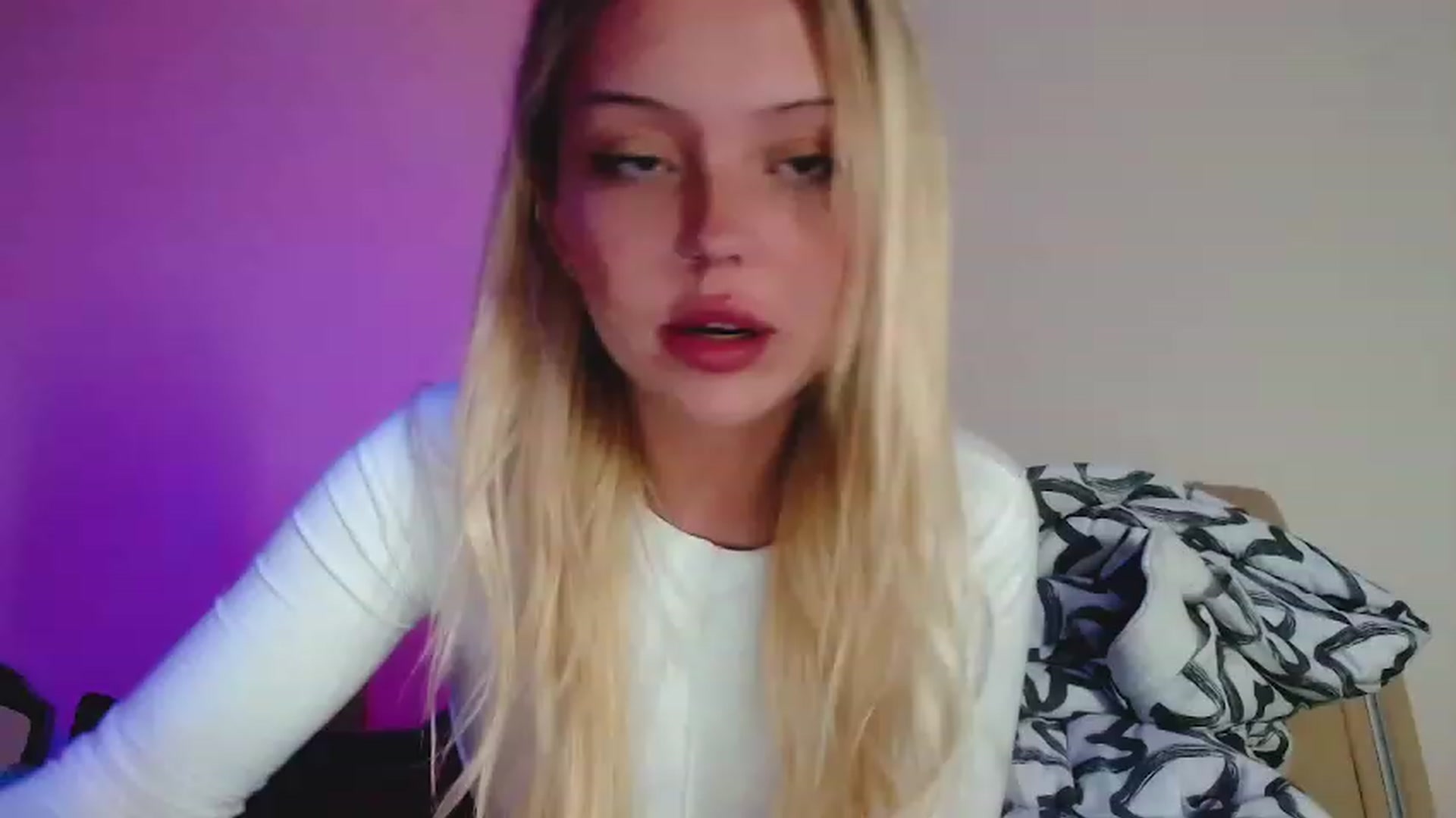 Gallery image thumbnail from Sk8Gurl420's myfreecams stream on, 01/08/2023, 19:04 image 16 of 20