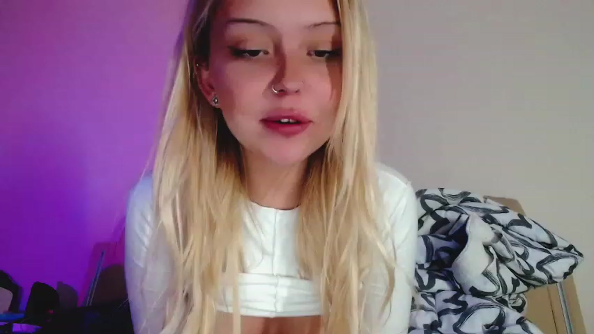 Gallery image thumbnail from Sk8Gurl420's myfreecams stream on, 01/08/2023, 19:04 image 11 of 20