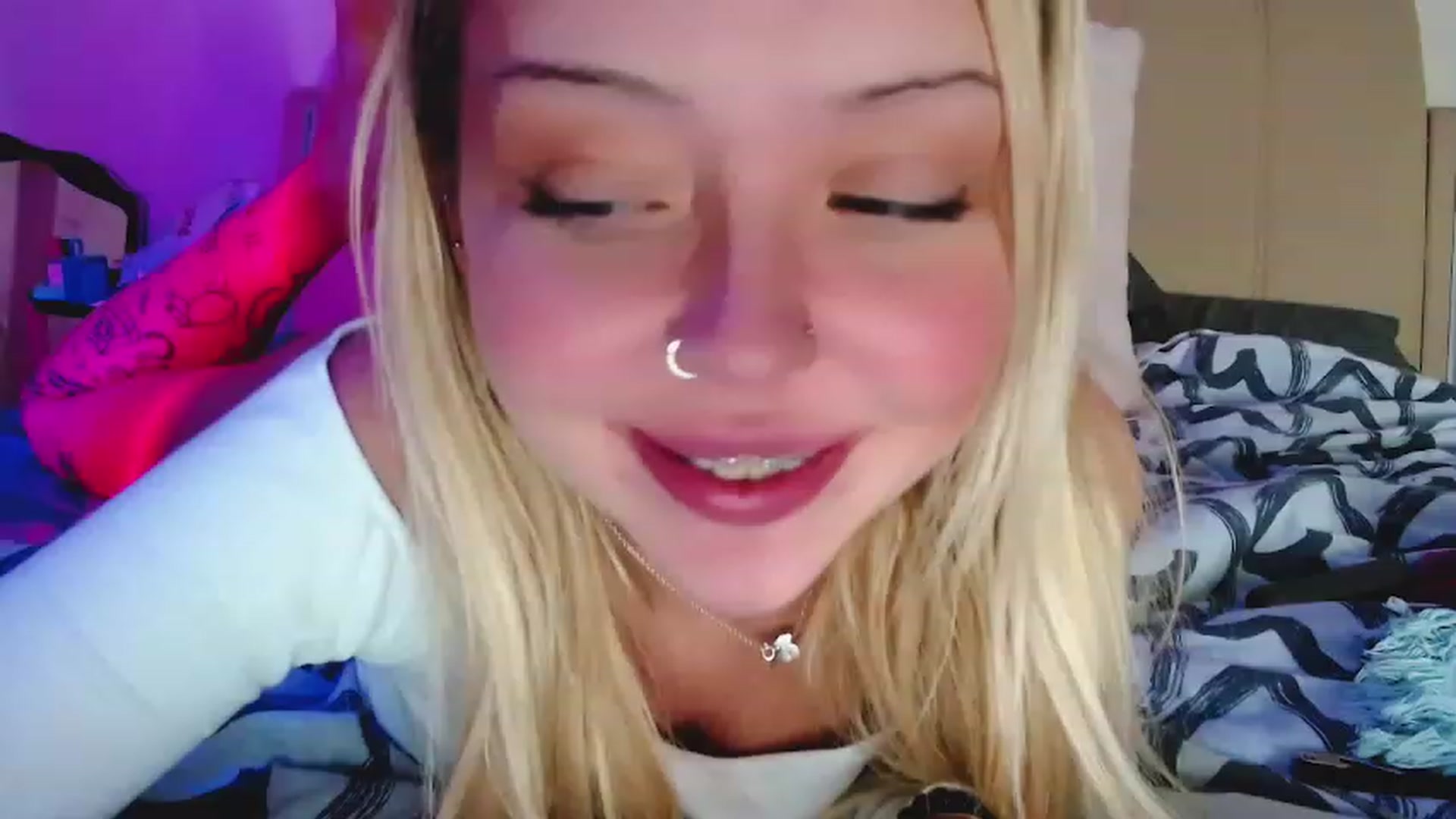 Gallery image thumbnail from Sk8Gurl420's myfreecams stream on, 01/10/2023, 18:28 image 5 of 20