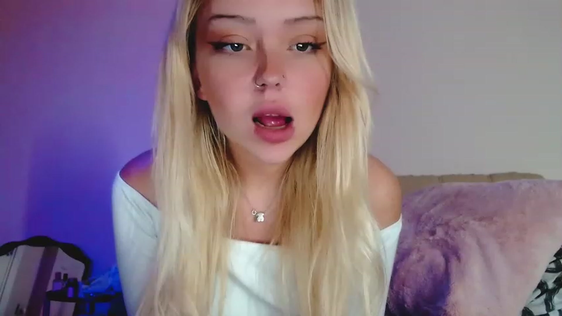Gallery image thumbnail from Sk8Gurl420's myfreecams stream on, 01/12/2023, 17:49 image 12 of 20