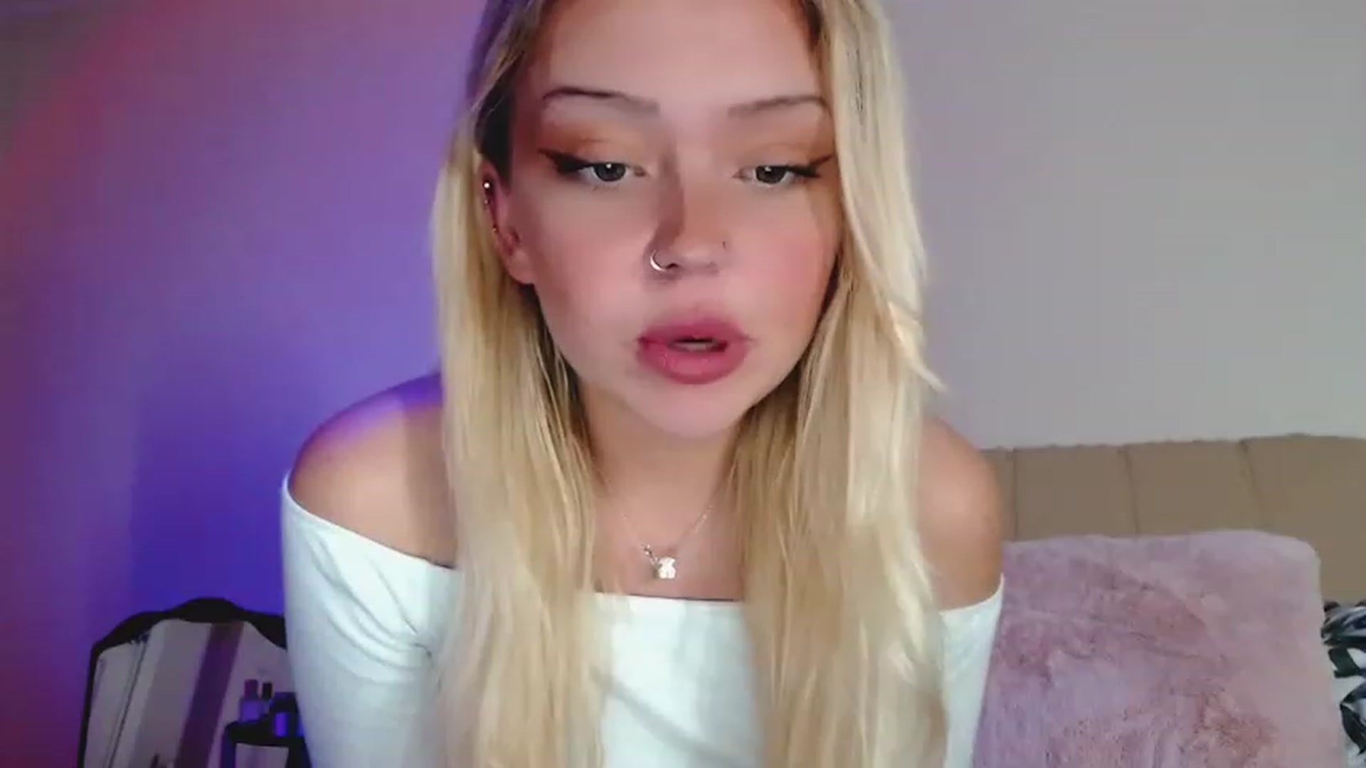 Gallery image thumbnail from Sk8Gurl420's myfreecams stream on, 01/12/2023, 17:49 image 19 of 20