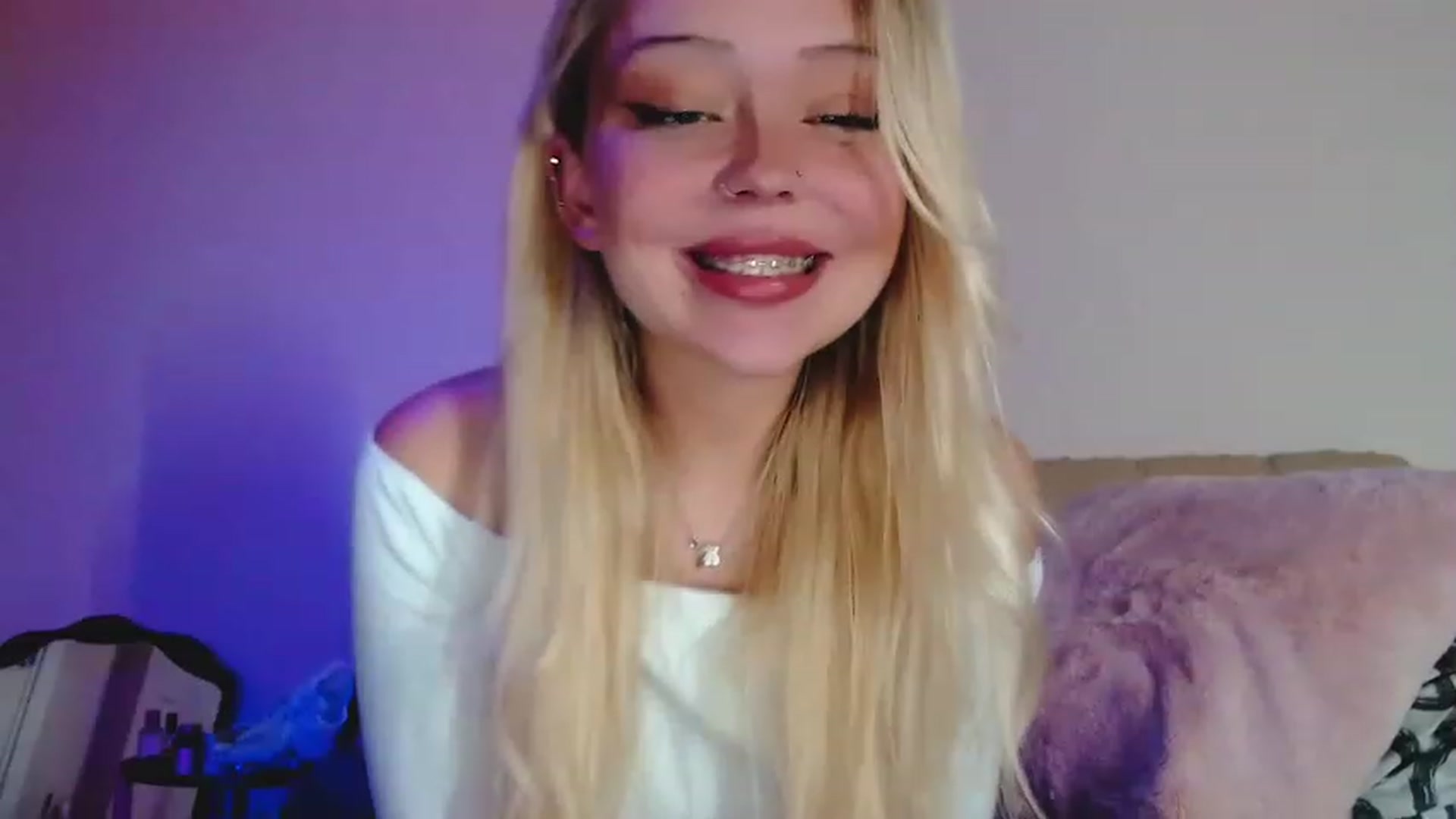 Gallery image thumbnail from Sk8Gurl420's myfreecams stream on, 01/12/2023, 17:49 image 16 of 20