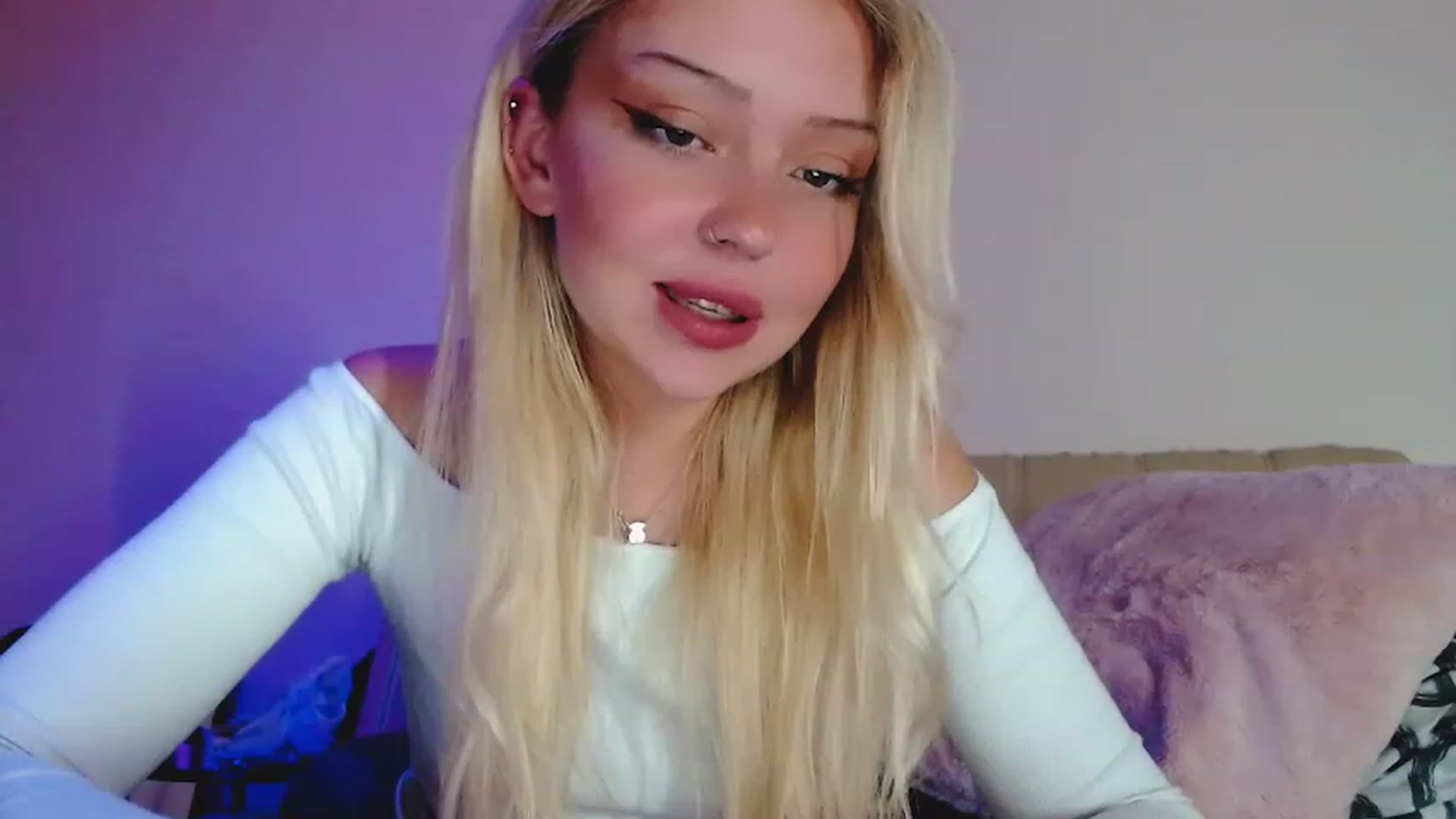 Gallery image thumbnail from Sk8Gurl420's myfreecams stream on, 01/12/2023, 17:49 image 15 of 20