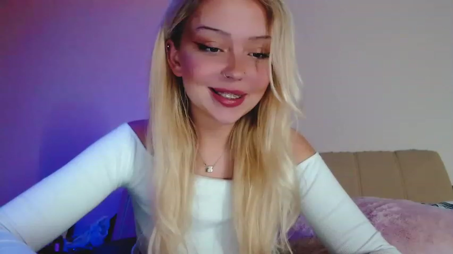 Gallery image thumbnail from Sk8Gurl420's myfreecams stream on, 01/12/2023, 17:49 image 17 of 20