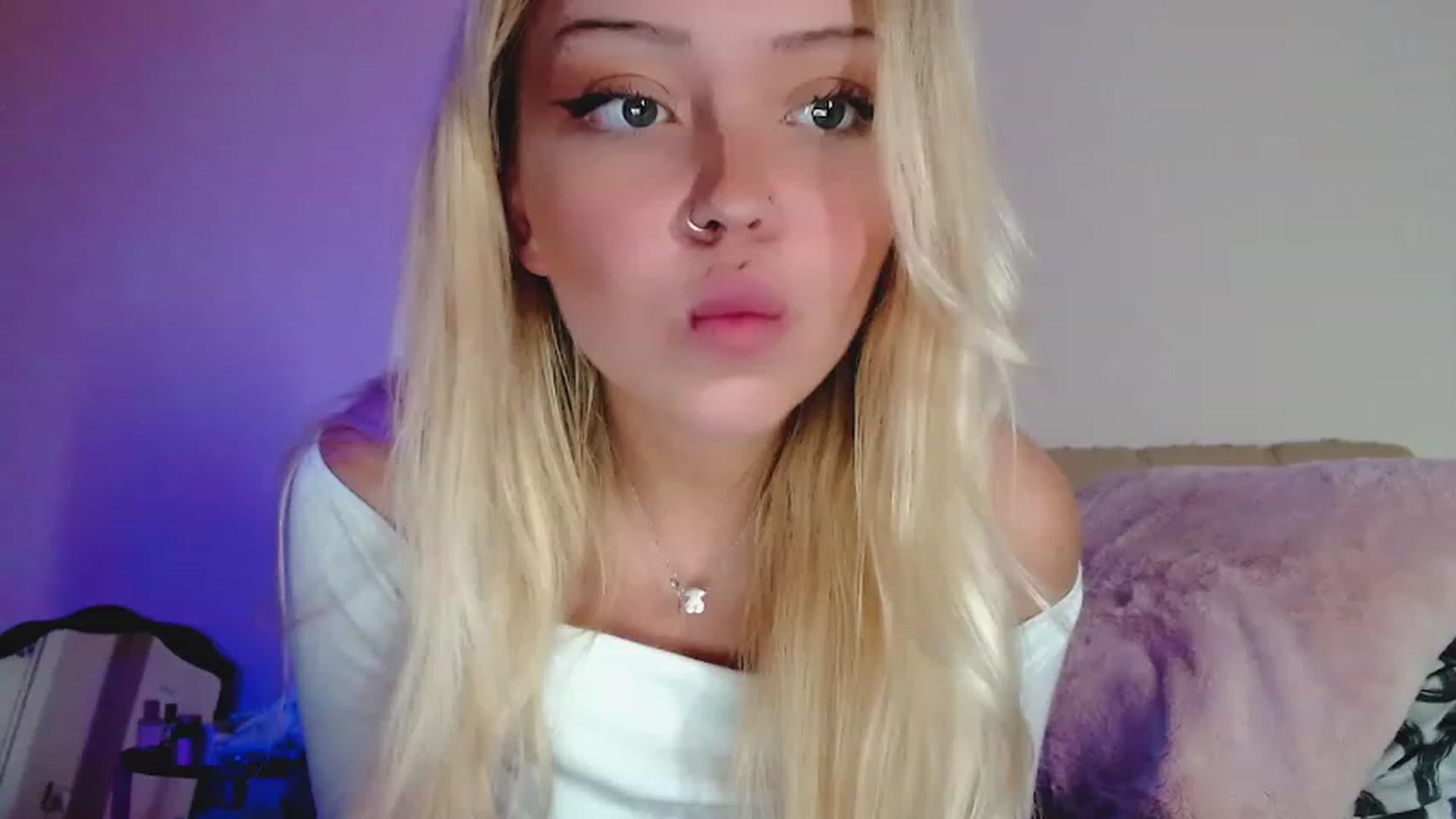 Gallery image thumbnail from Sk8Gurl420's myfreecams stream on, 01/12/2023, 17:49 image 8 of 20