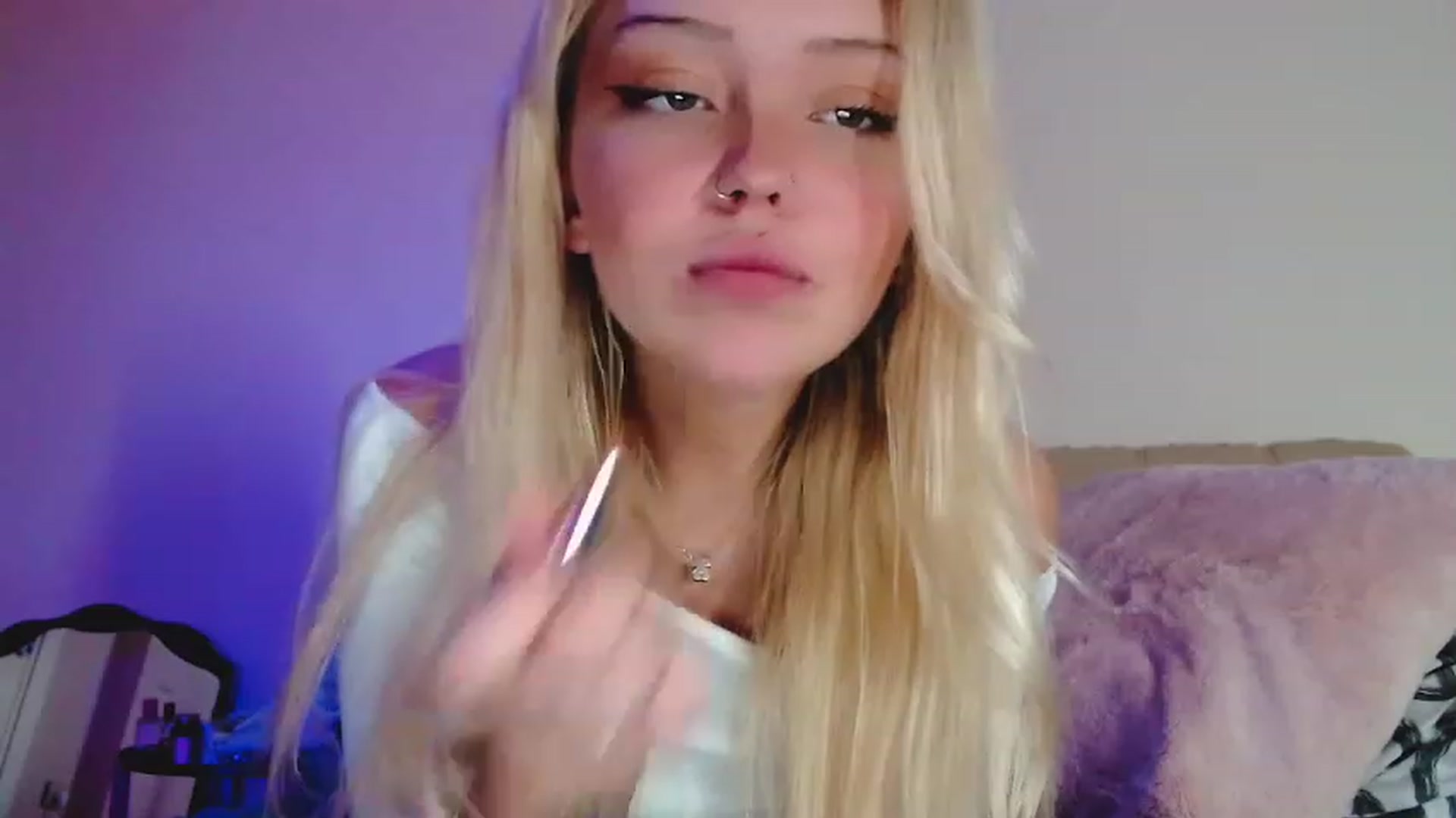 Gallery image thumbnail from Sk8Gurl420's myfreecams stream on, 01/12/2023, 17:49 image 9 of 20
