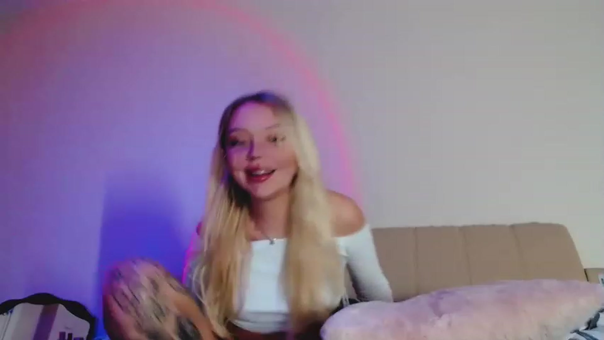 Gallery image thumbnail from Sk8Gurl420's myfreecams stream on, 01/12/2023, 17:49 image 18 of 20