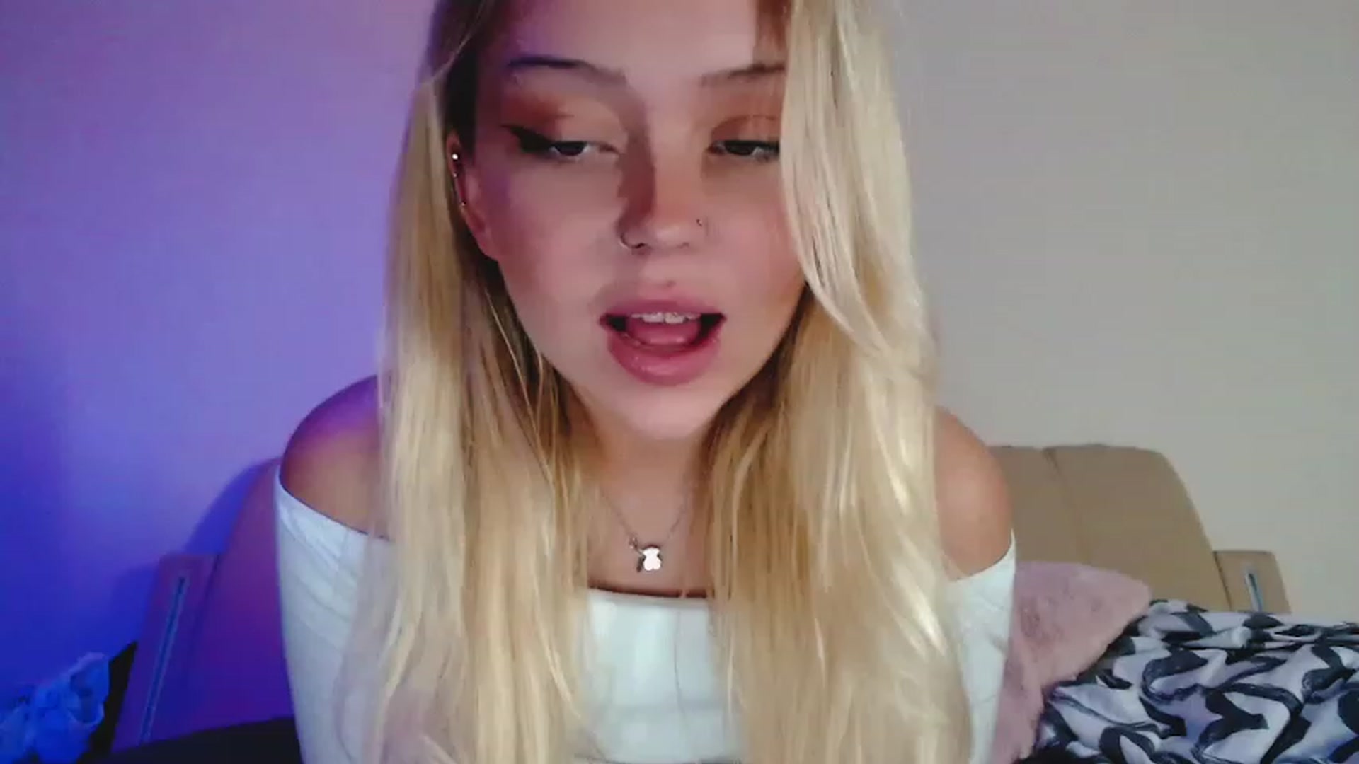 Gallery image thumbnail from Sk8Gurl420's myfreecams stream on, 01/12/2023, 19:10 image 13 of 20