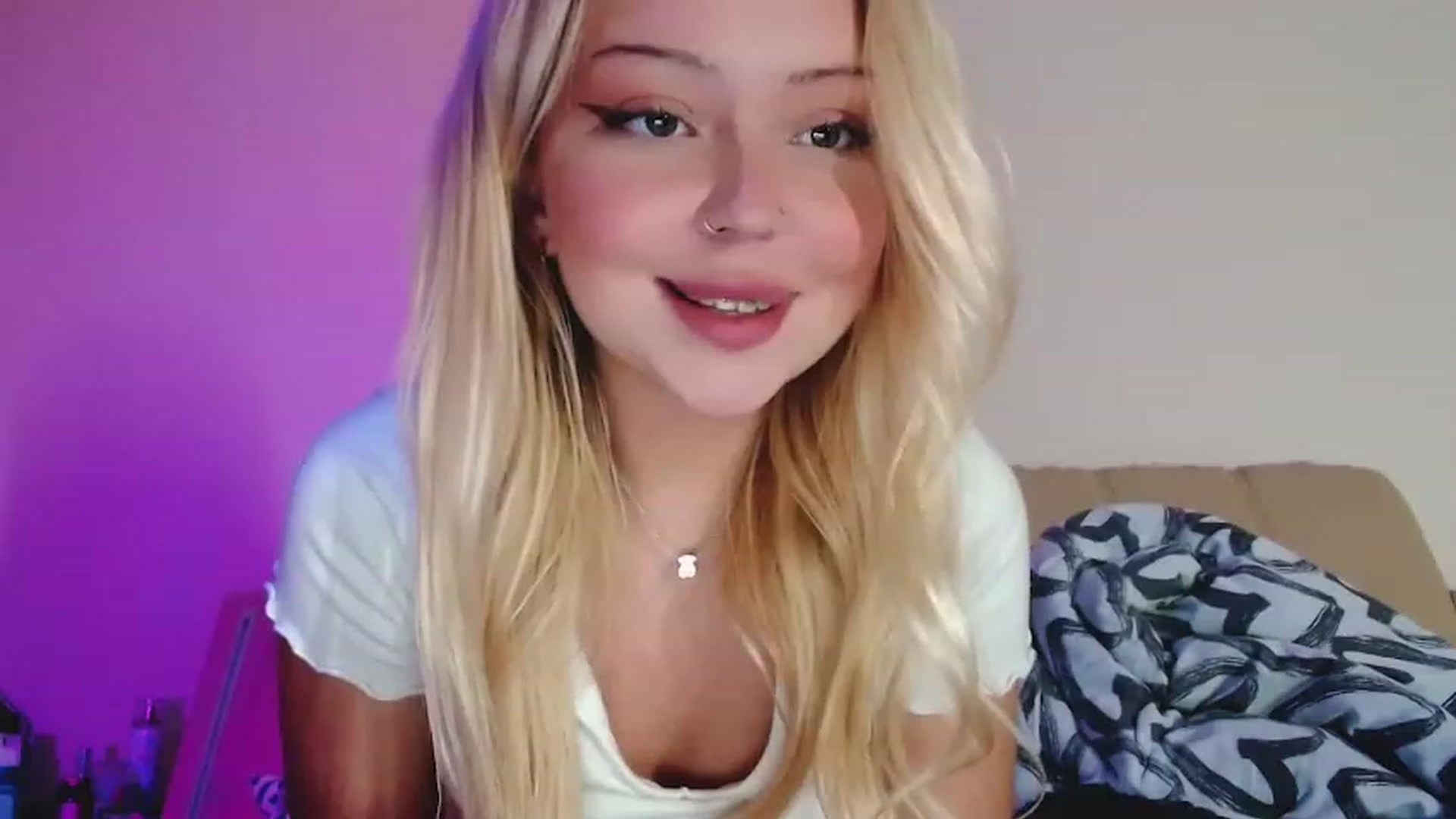 Gallery image thumbnail from Sk8Gurl420's myfreecams stream on, 01/16/2023, 17:04 image 18 of 20
