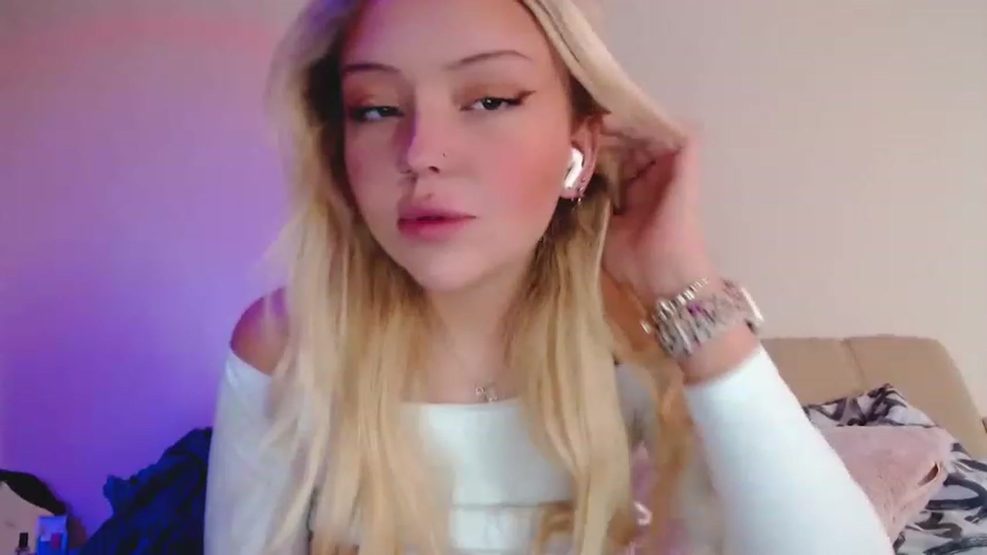 Gallery image thumbnail from Sk8Gurl420's myfreecams stream on, 01/18/2023, 07:06 image 18 of 20