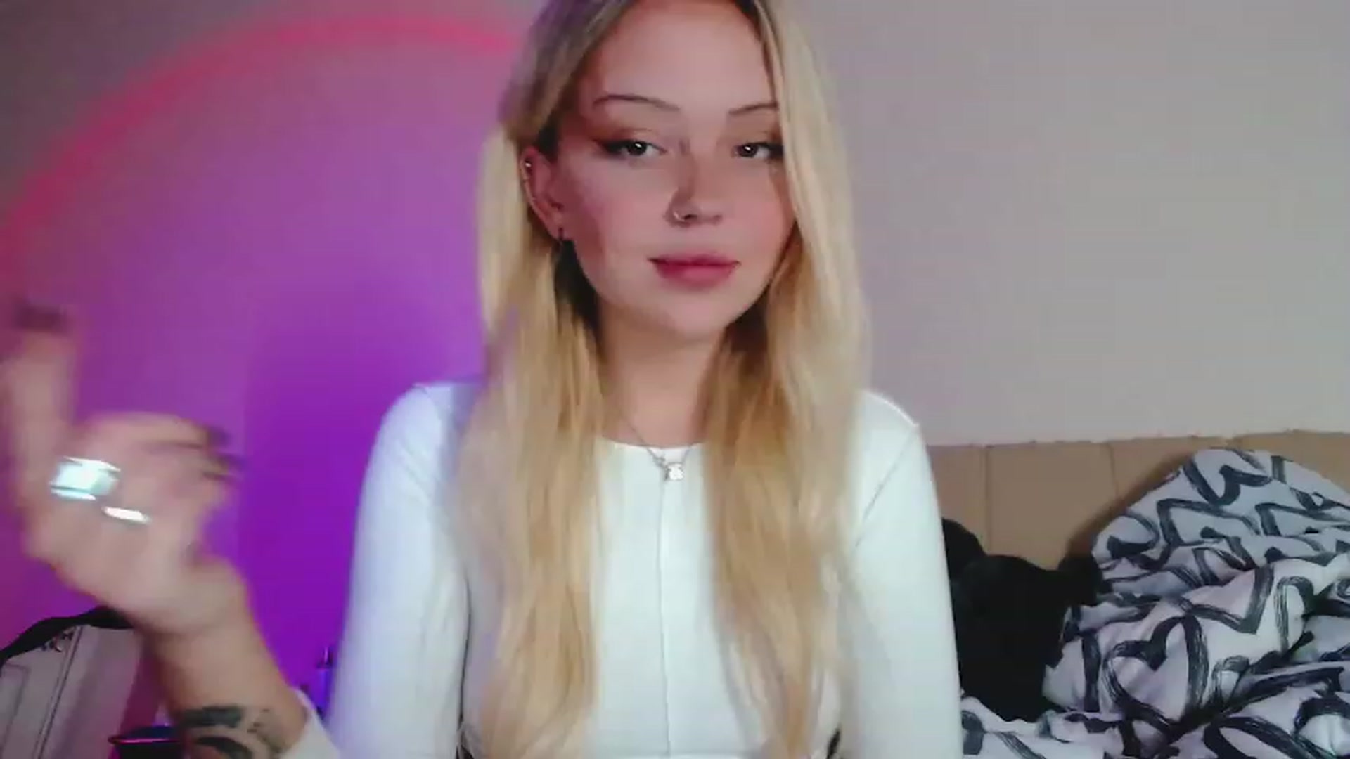 Gallery image thumbnail from Sk8Gurl420's myfreecams stream on, 01/19/2023, 19:24 image 6 of 20