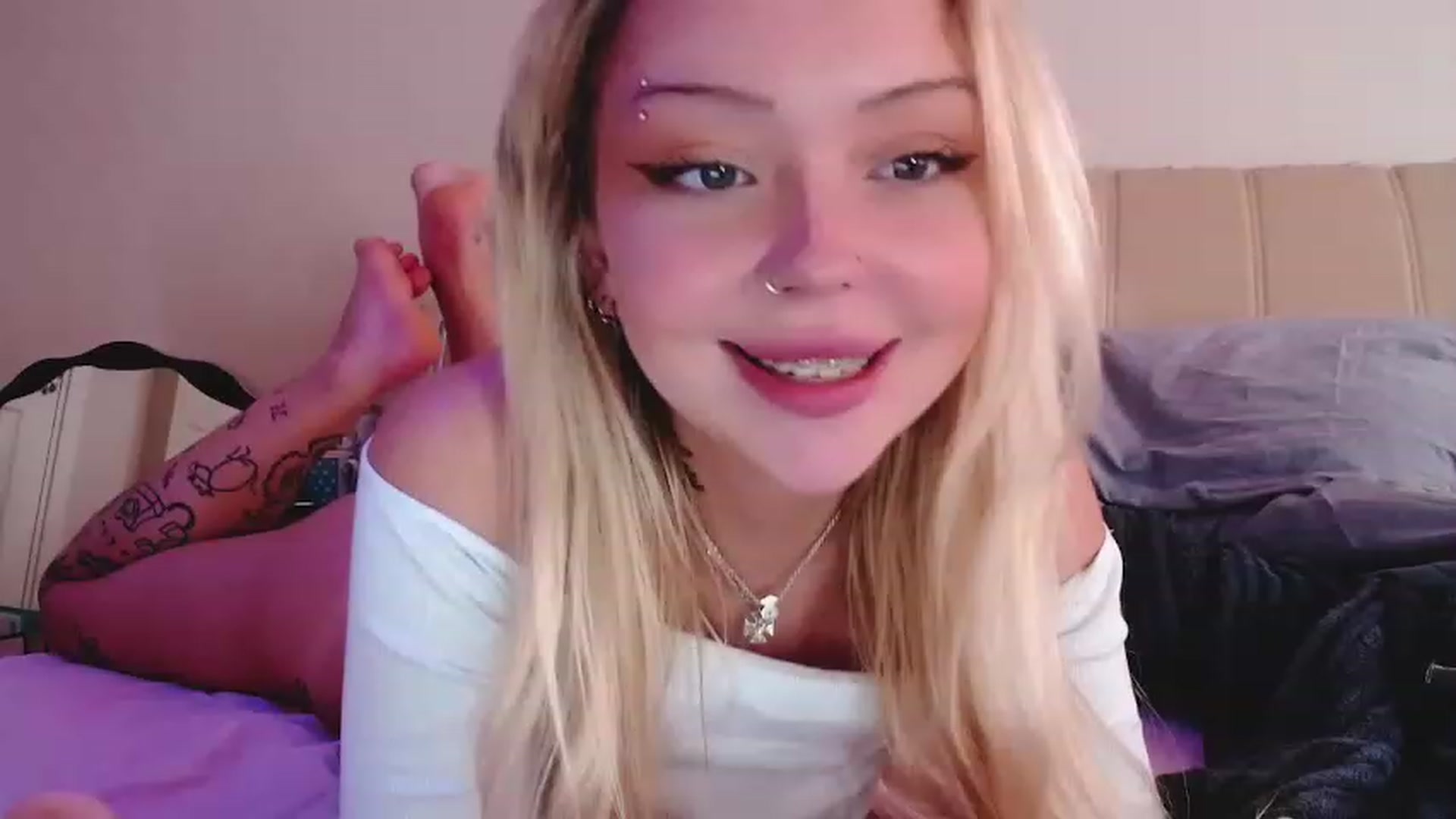 Gallery image thumbnail from Sk8Gurl420's myfreecams stream on, 01/21/2023, 11:52 image 16 of 20