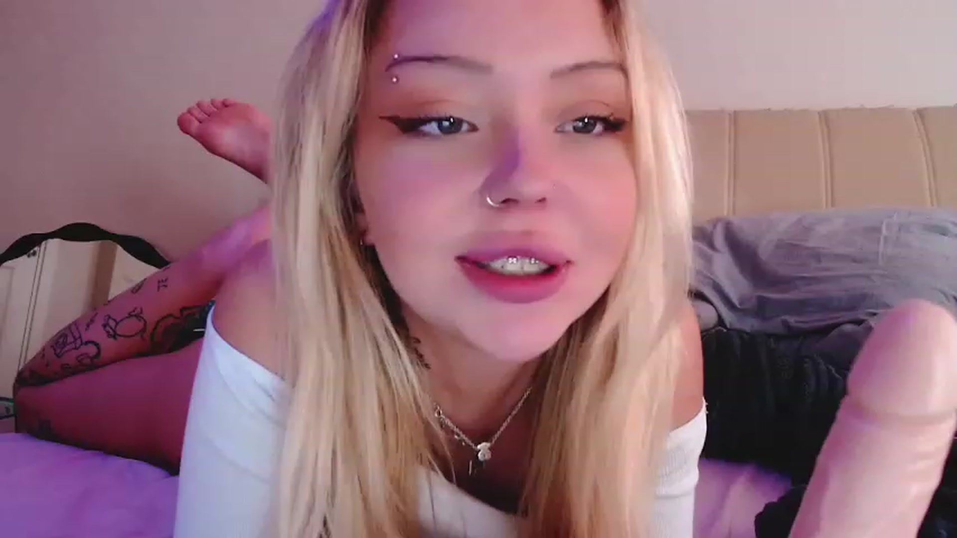 Gallery image thumbnail from Sk8Gurl420's myfreecams stream on, 01/21/2023, 11:52 image 17 of 20