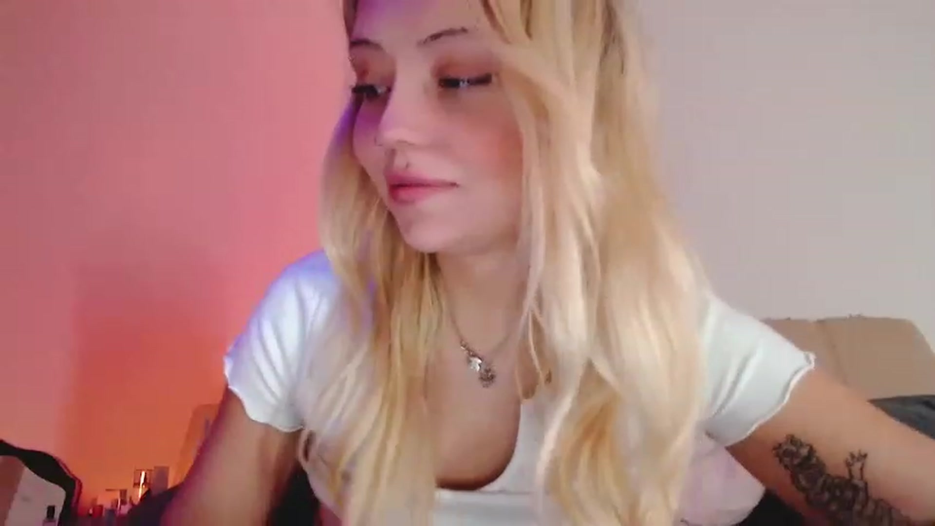 Gallery image thumbnail from Sk8Gurl420's myfreecams stream on, 01/25/2023, 14:51 image 15 of 20