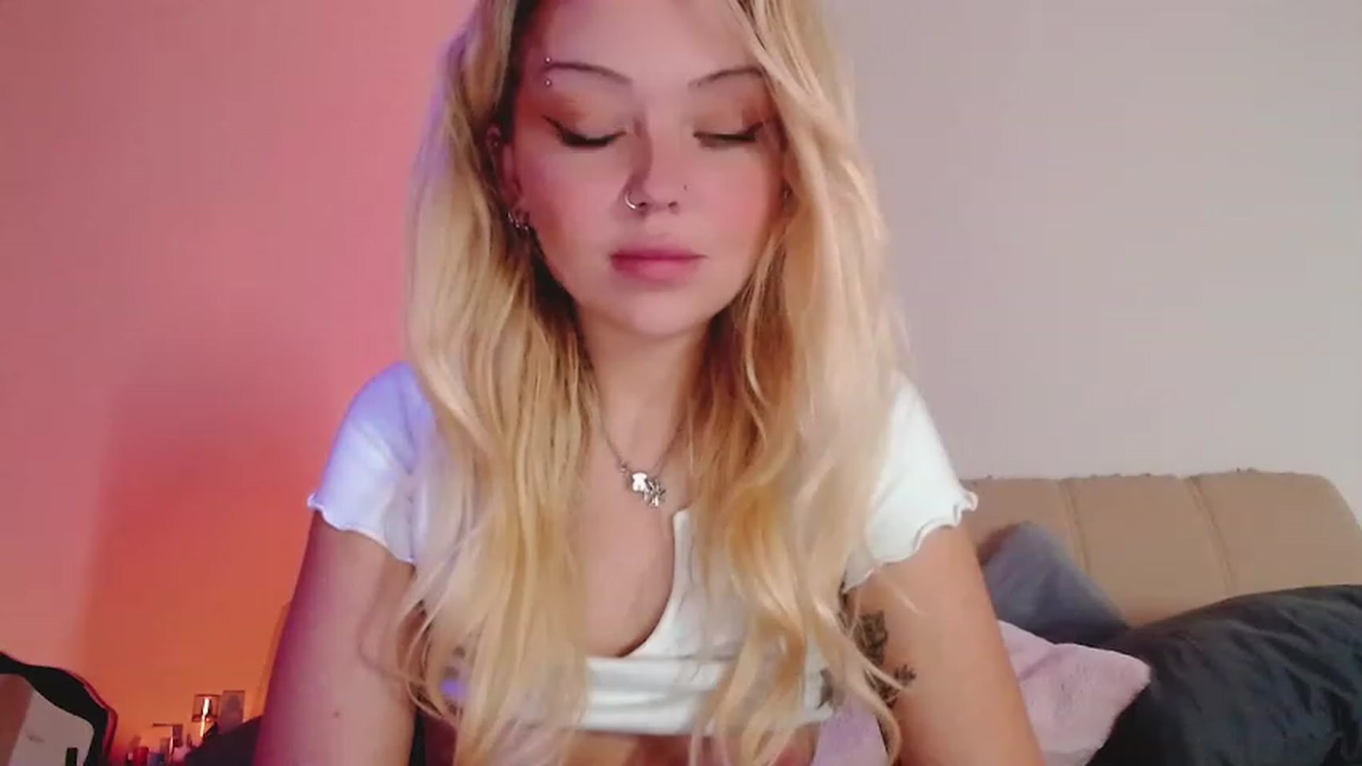 Gallery image thumbnail from Sk8Gurl420's myfreecams stream on, 01/25/2023, 14:51 image 17 of 20