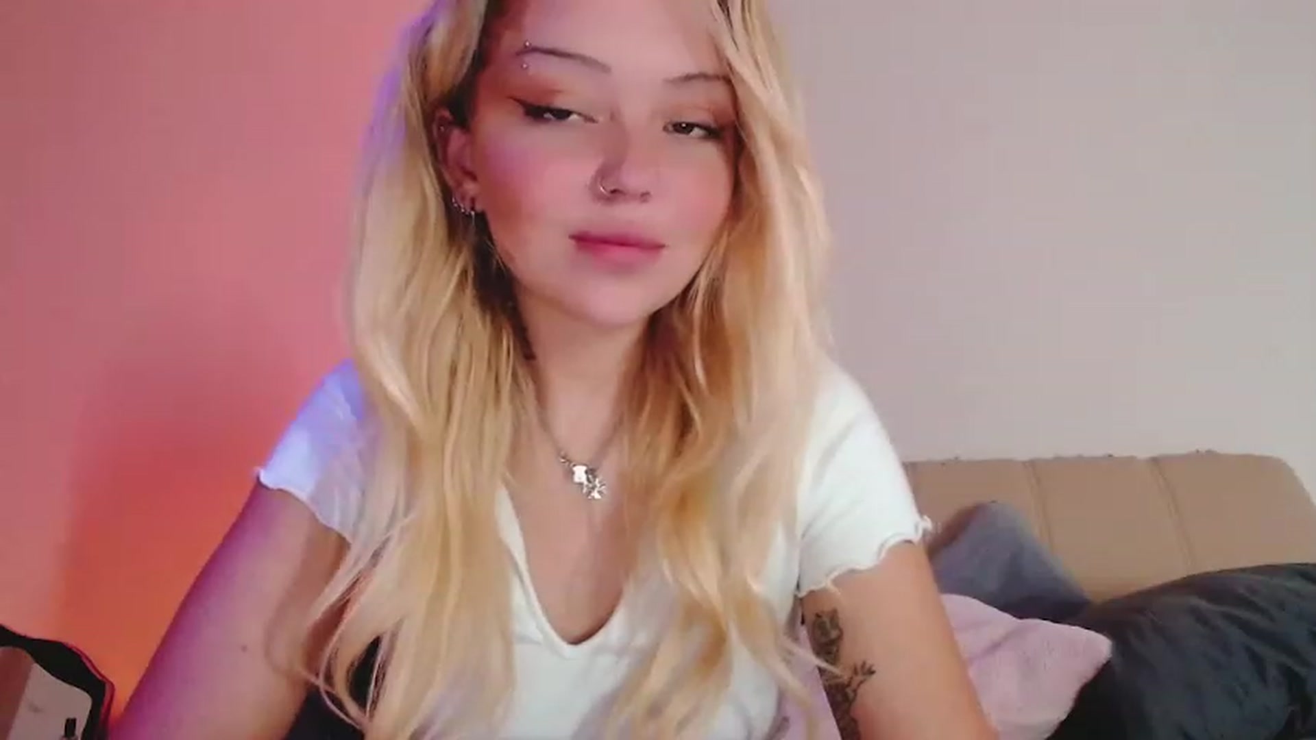 Gallery image thumbnail from Sk8Gurl420's myfreecams stream on, 01/25/2023, 14:51 image 19 of 20