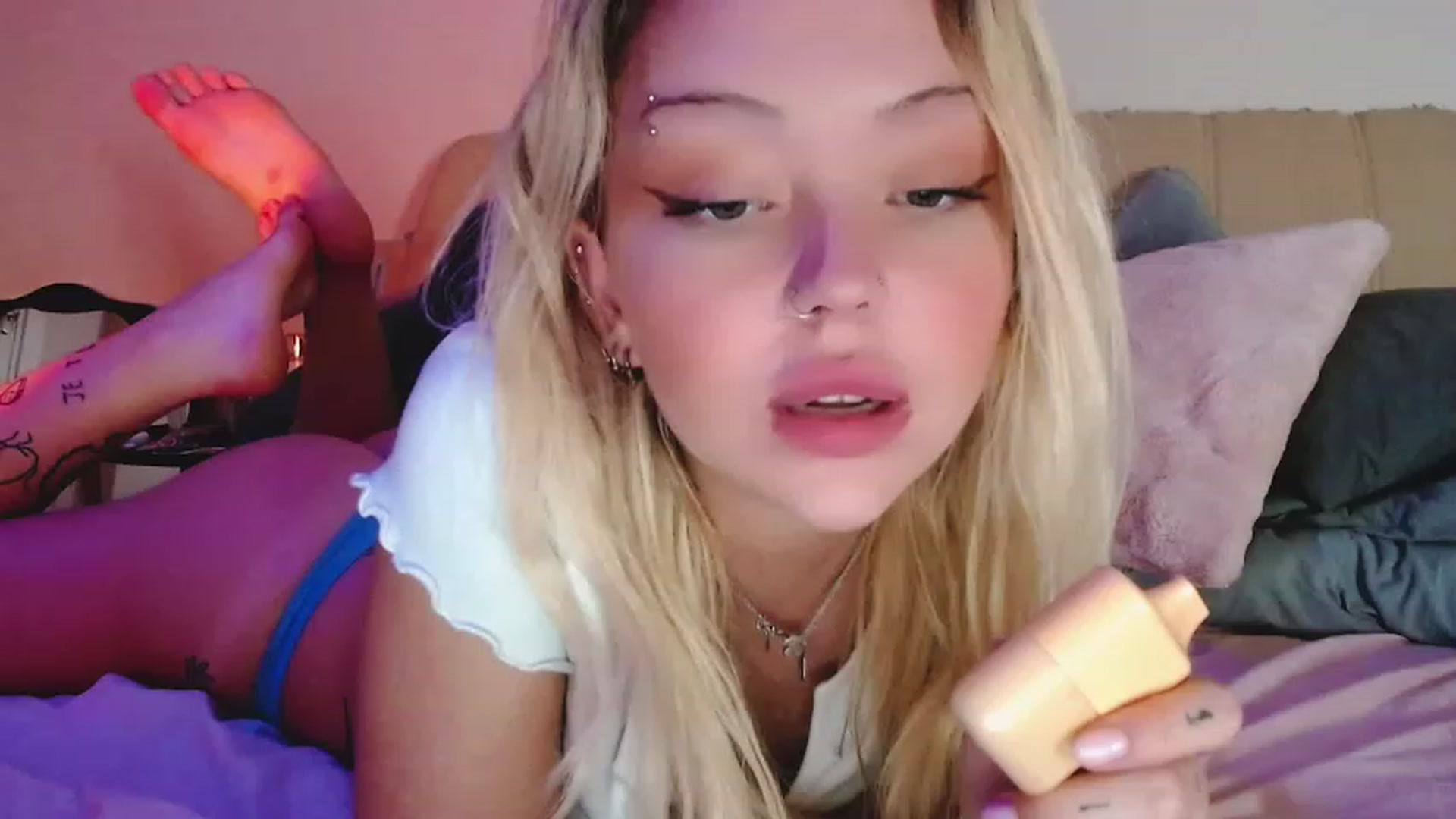 Gallery image thumbnail from Sk8Gurl420's myfreecams stream on, 01/25/2023, 15:59 image 14 of 20