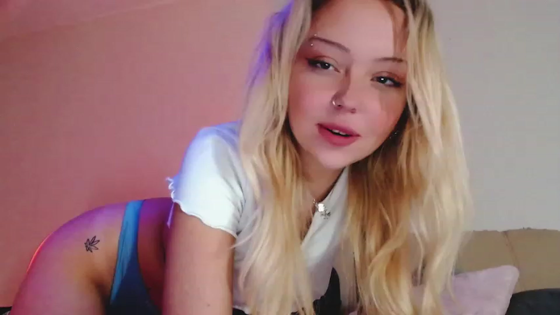 Gallery image thumbnail from Sk8Gurl420's myfreecams stream on, 01/25/2023, 15:59 image 12 of 20