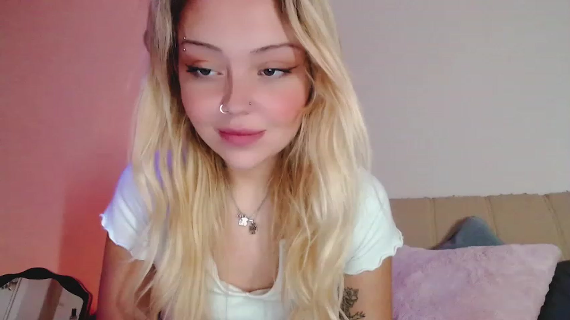 Gallery image thumbnail from Sk8Gurl420's myfreecams stream on, 01/25/2023, 15:59 image 16 of 20