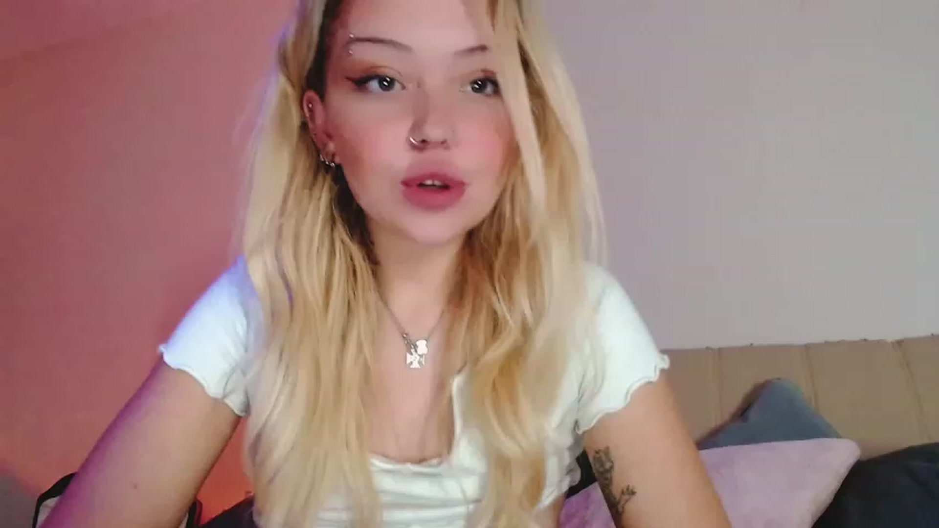 Gallery image thumbnail from Sk8Gurl420's myfreecams stream on, 01/25/2023, 16:15 image 3 of 20