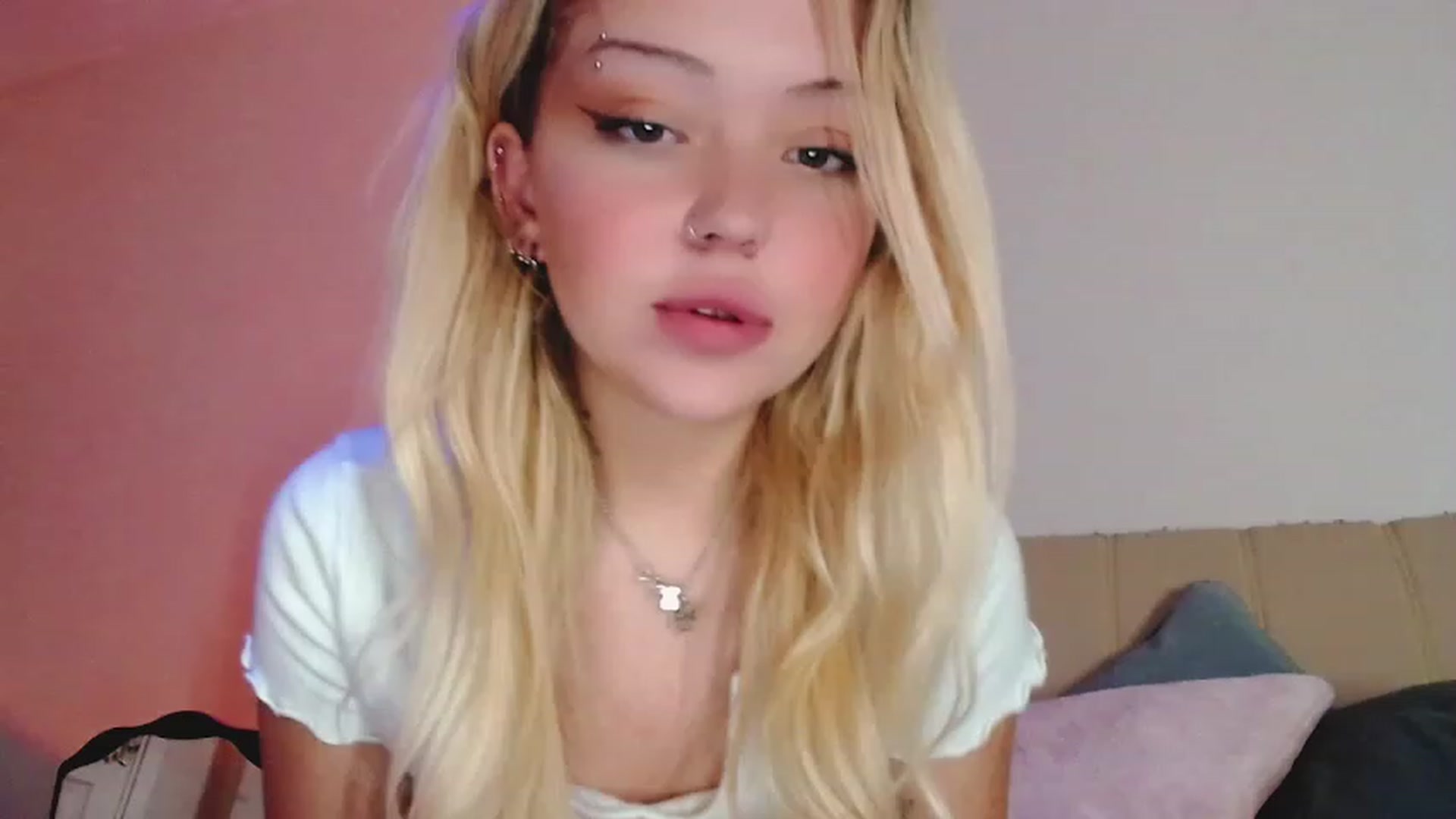 Gallery image thumbnail from Sk8Gurl420's myfreecams stream on, 01/25/2023, 16:15 image 1 of 20