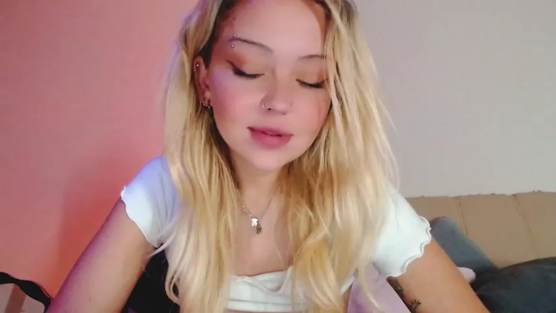 Gallery image thumbnail from Sk8Gurl420's myfreecams stream on, 01/25/2023, 16:15 image 17 of 20
