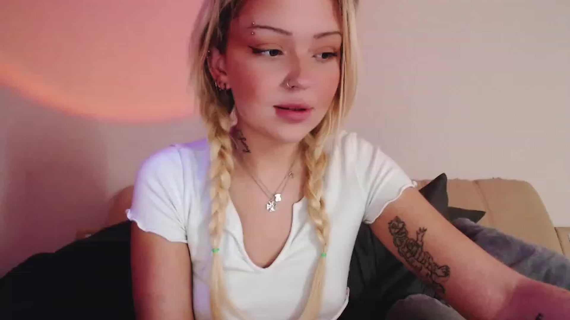 Gallery image thumbnail from Sk8Gurl420's myfreecams stream on, 01/27/2023, 07:50 image 4 of 20