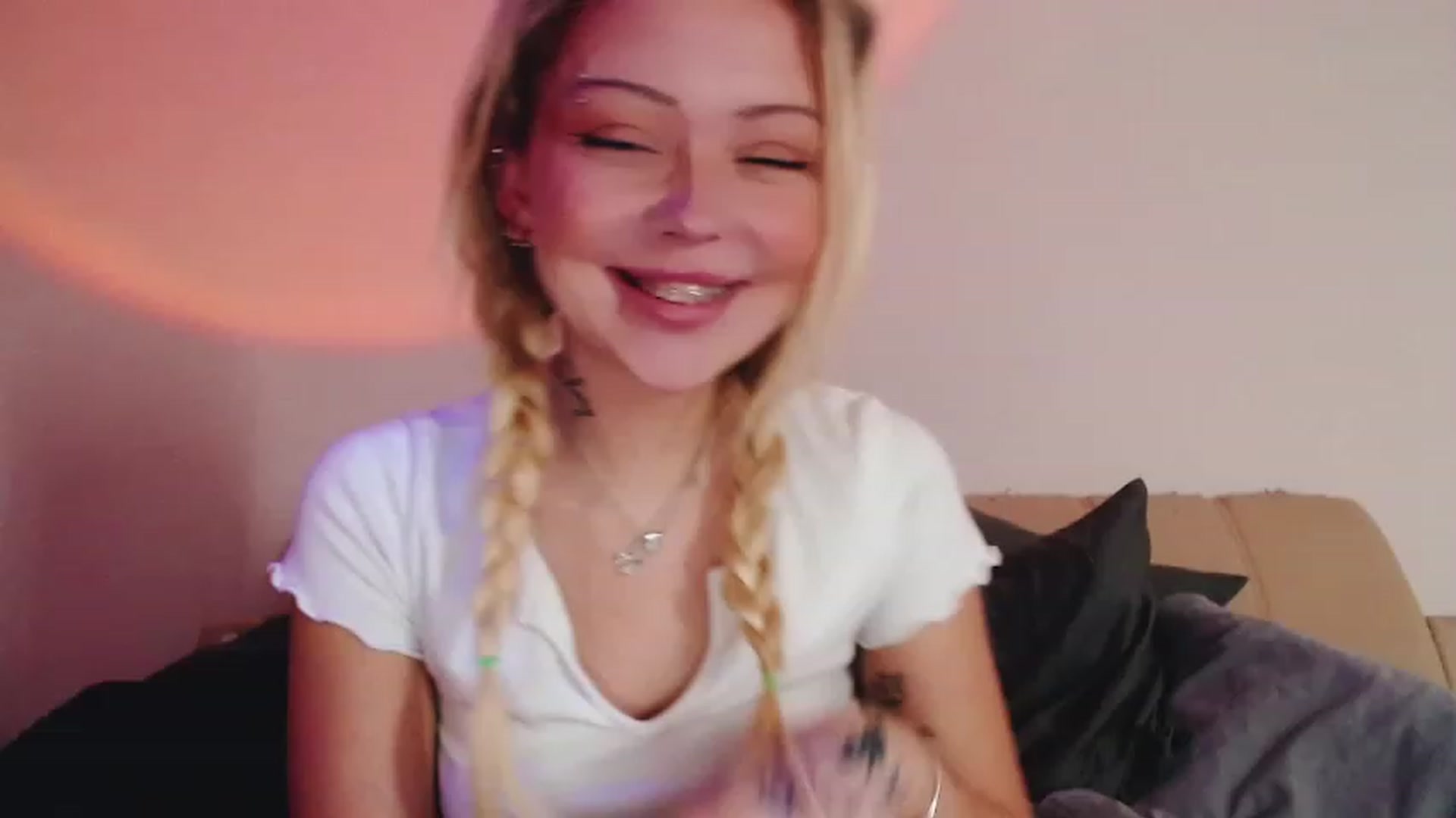 Gallery image thumbnail from Sk8Gurl420's myfreecams stream on, 01/27/2023, 07:50 image 6 of 20