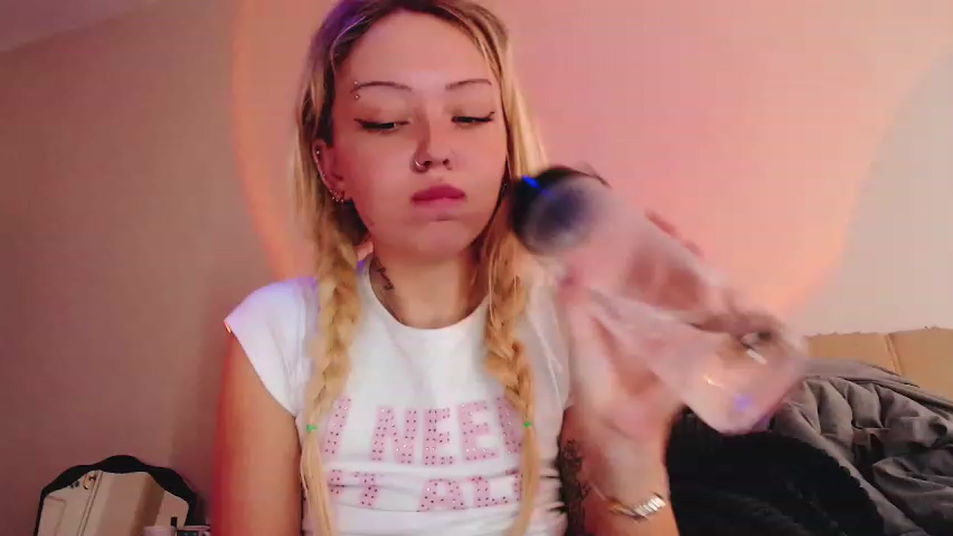 Gallery image thumbnail from Sk8Gurl420's myfreecams stream on, 01/28/2023, 10:19 image 16 of 20