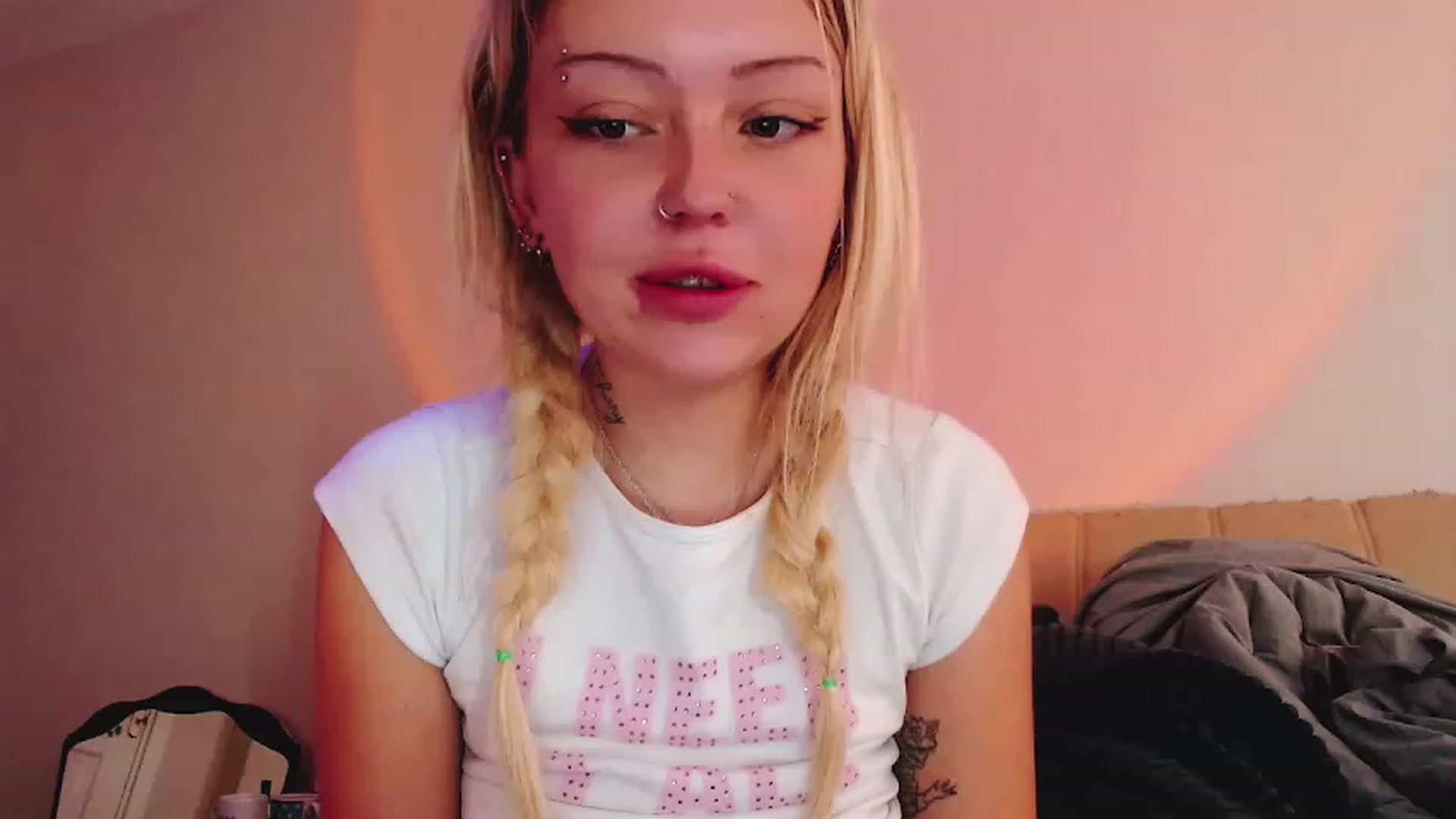 Gallery image thumbnail from Sk8Gurl420's myfreecams stream on, 01/28/2023, 10:19 image 17 of 20