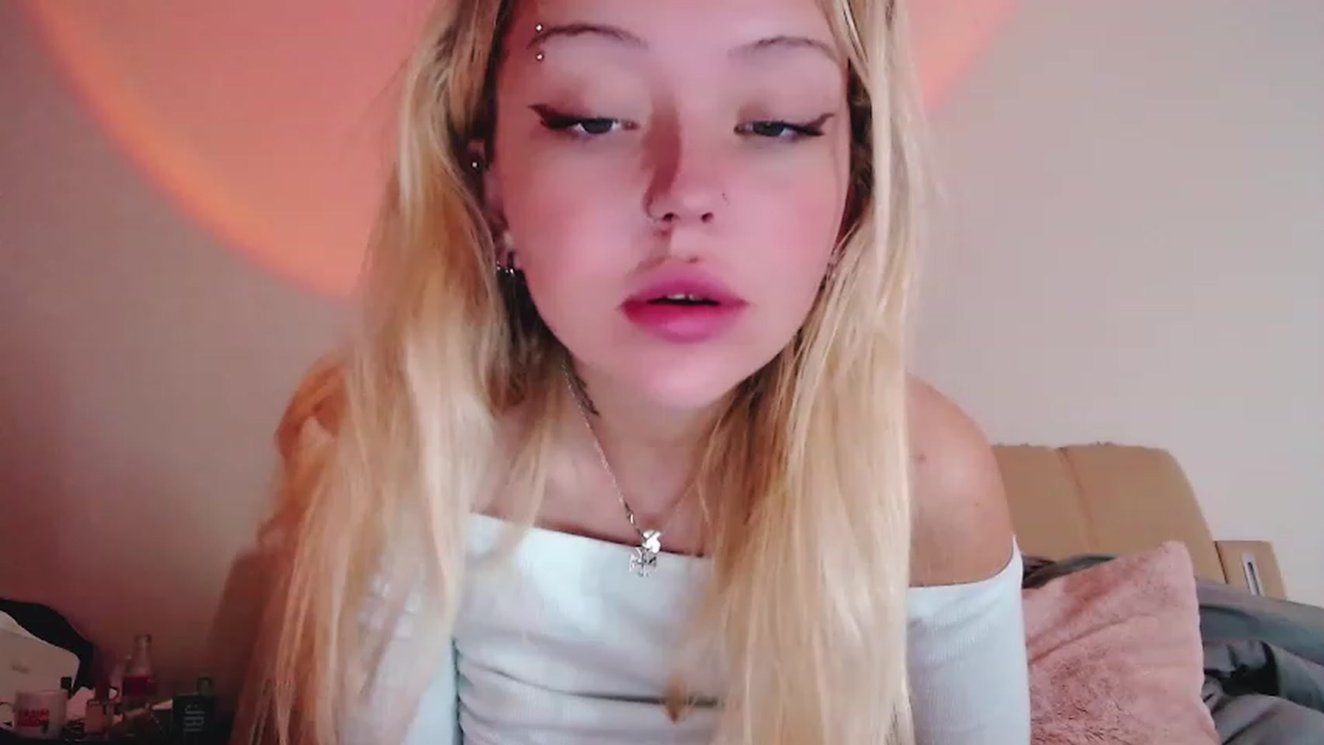 Gallery image thumbnail from Sk8Gurl420's myfreecams stream on, 01/30/2023, 07:38 image 15 of 20