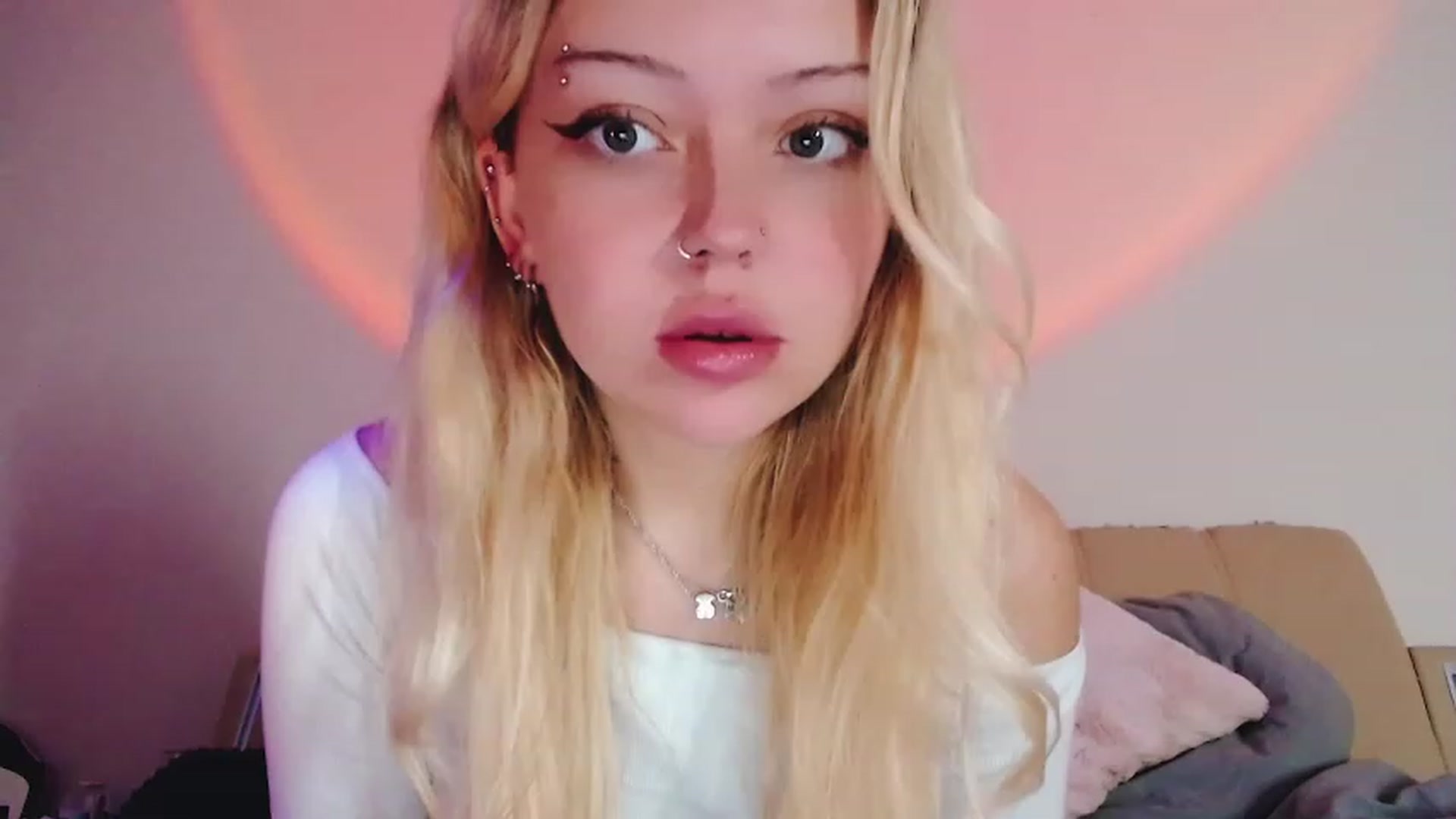 Gallery image thumbnail from Sk8Gurl420's myfreecams stream on, 01/30/2023, 15:20 image 13 of 20