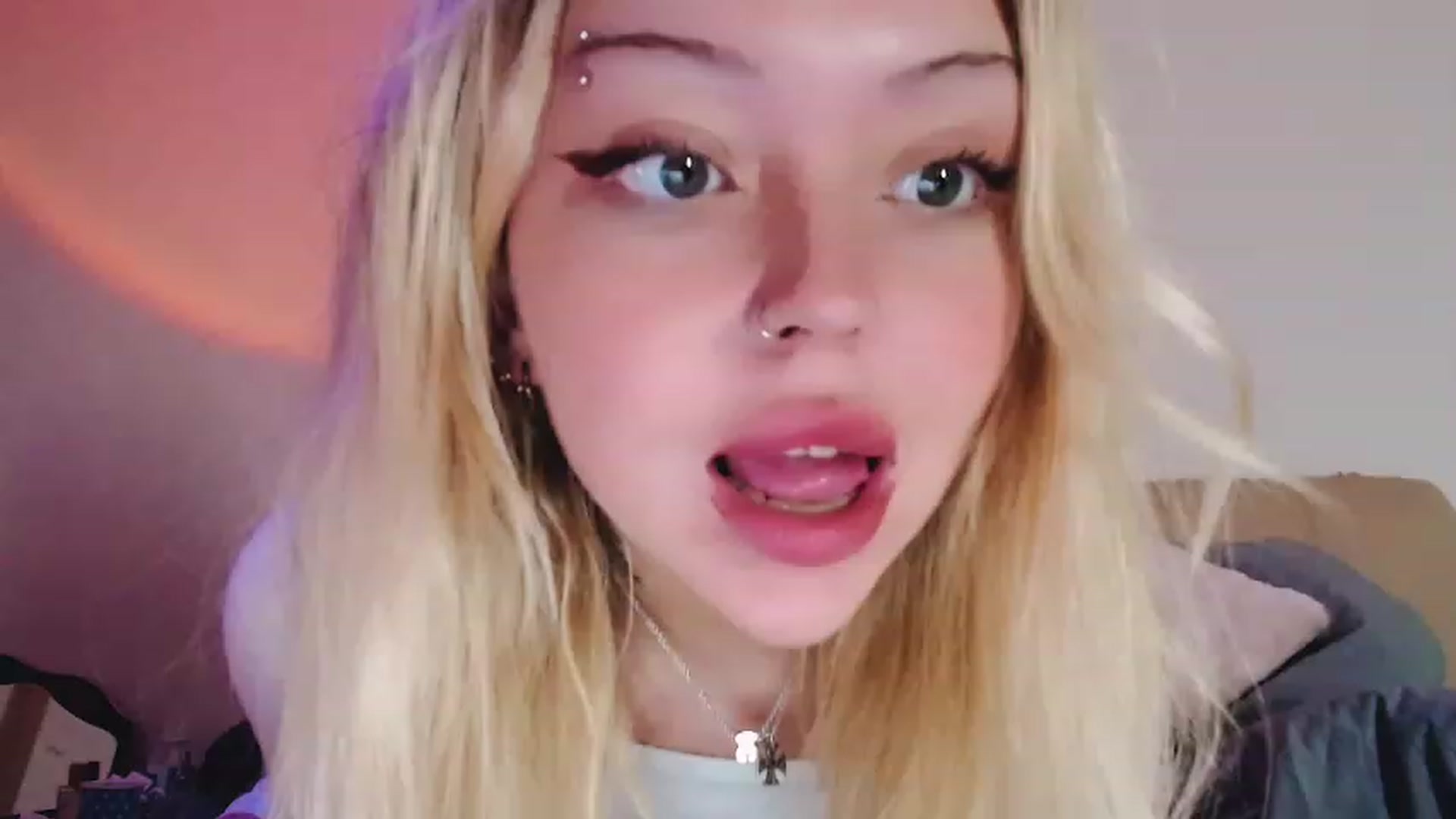 Gallery image thumbnail from Sk8Gurl420's myfreecams stream on, 01/30/2023, 15:41 image 6 of 20