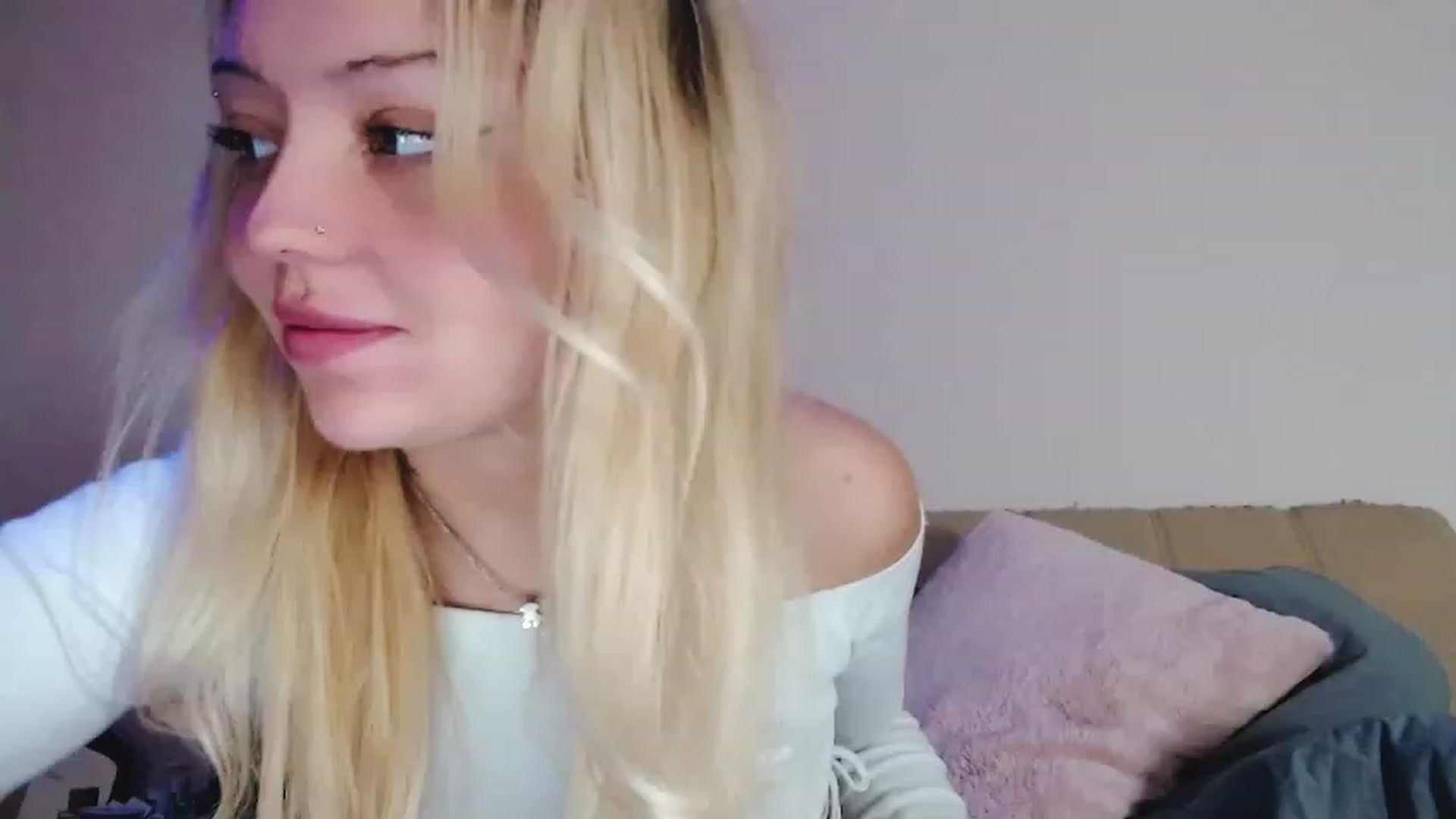 Gallery image thumbnail from Sk8Gurl420's myfreecams stream on, 01/30/2023, 15:41 image 1 of 20