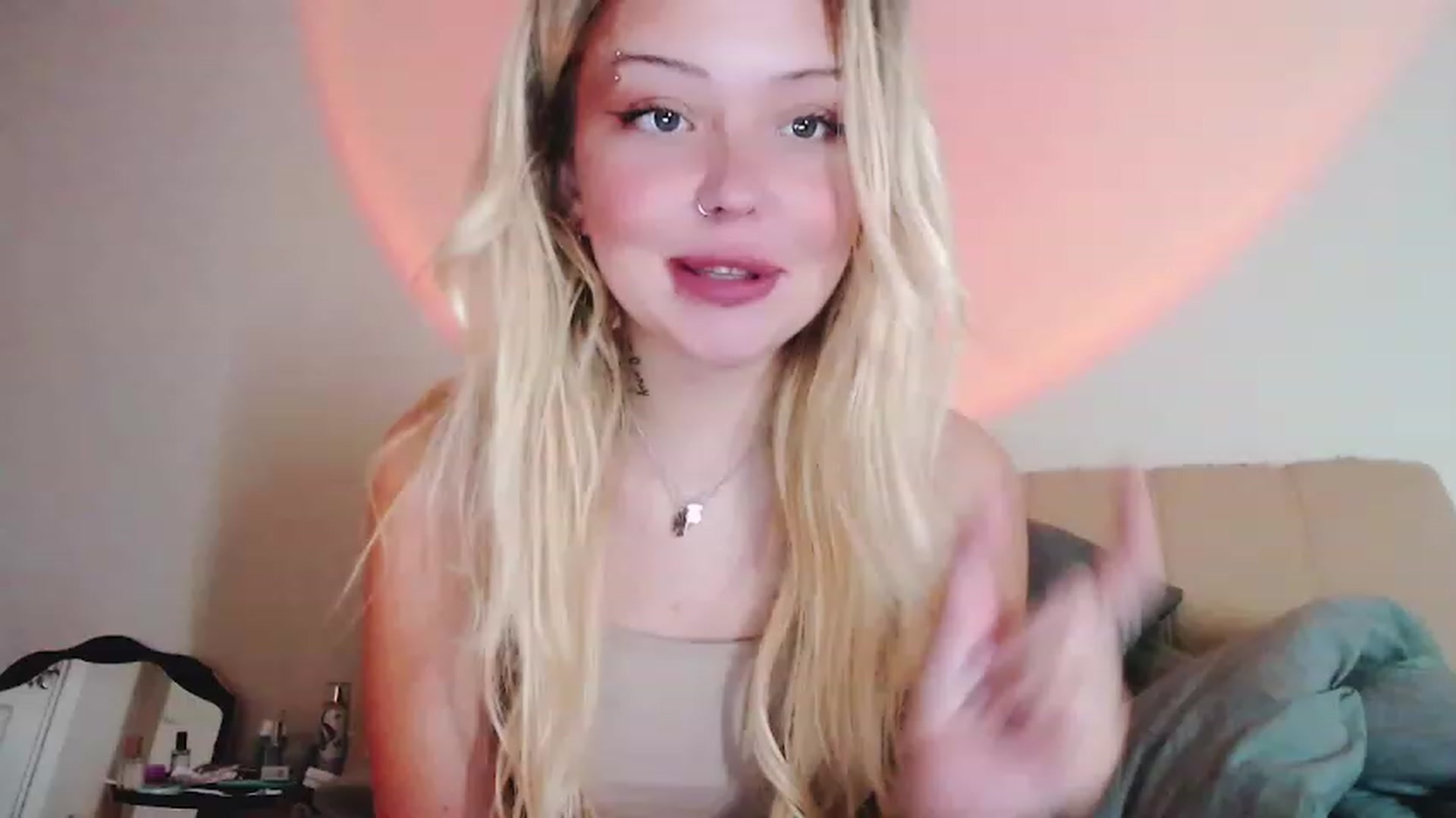 Gallery image thumbnail from Sk8Gurl420's myfreecams stream on, 02/01/2023, 16:04 image 16 of 20