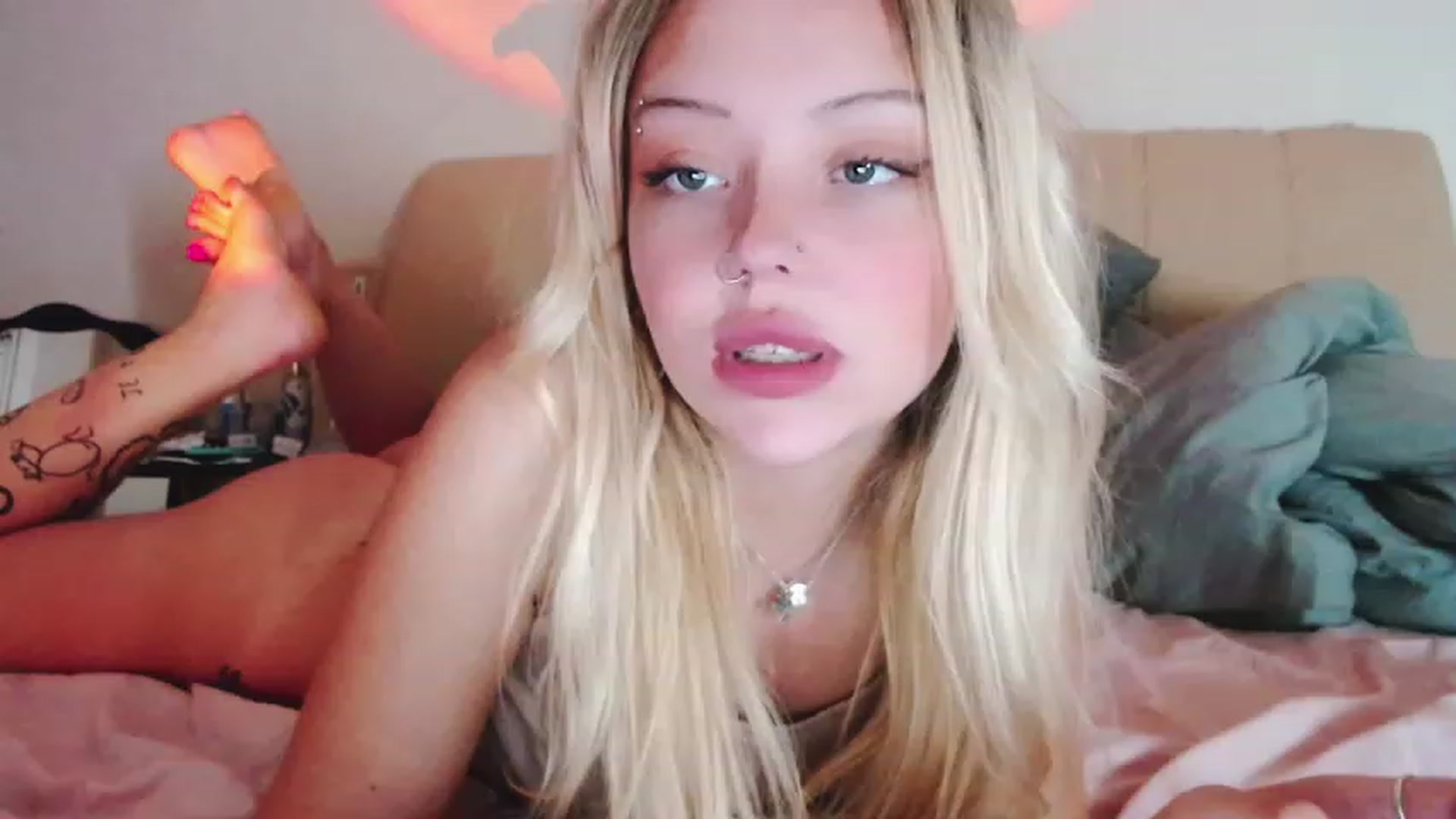 Gallery image thumbnail from Sk8Gurl420's myfreecams stream on, 02/01/2023, 16:04 image 12 of 20