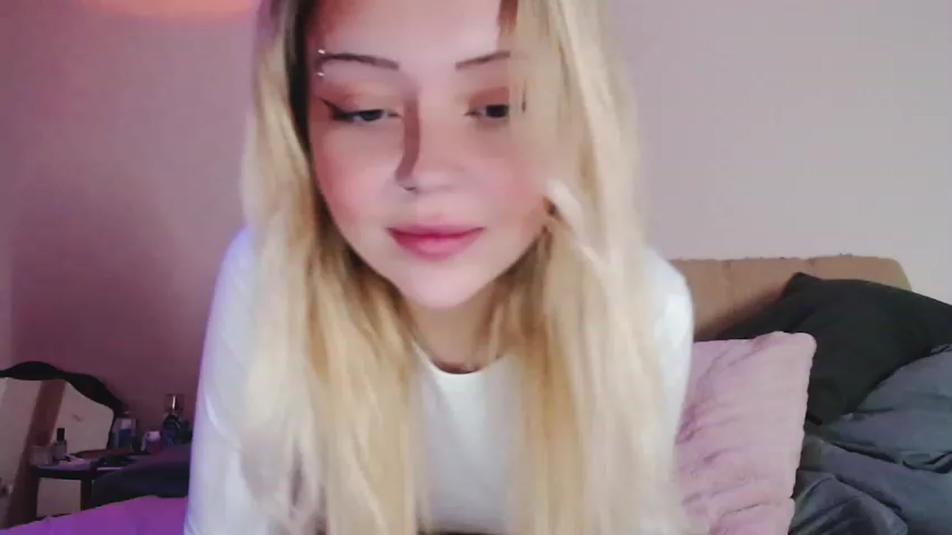 Gallery image thumbnail from Sk8Gurl420's myfreecams stream on, 02/03/2023, 16:49 image 1 of 20